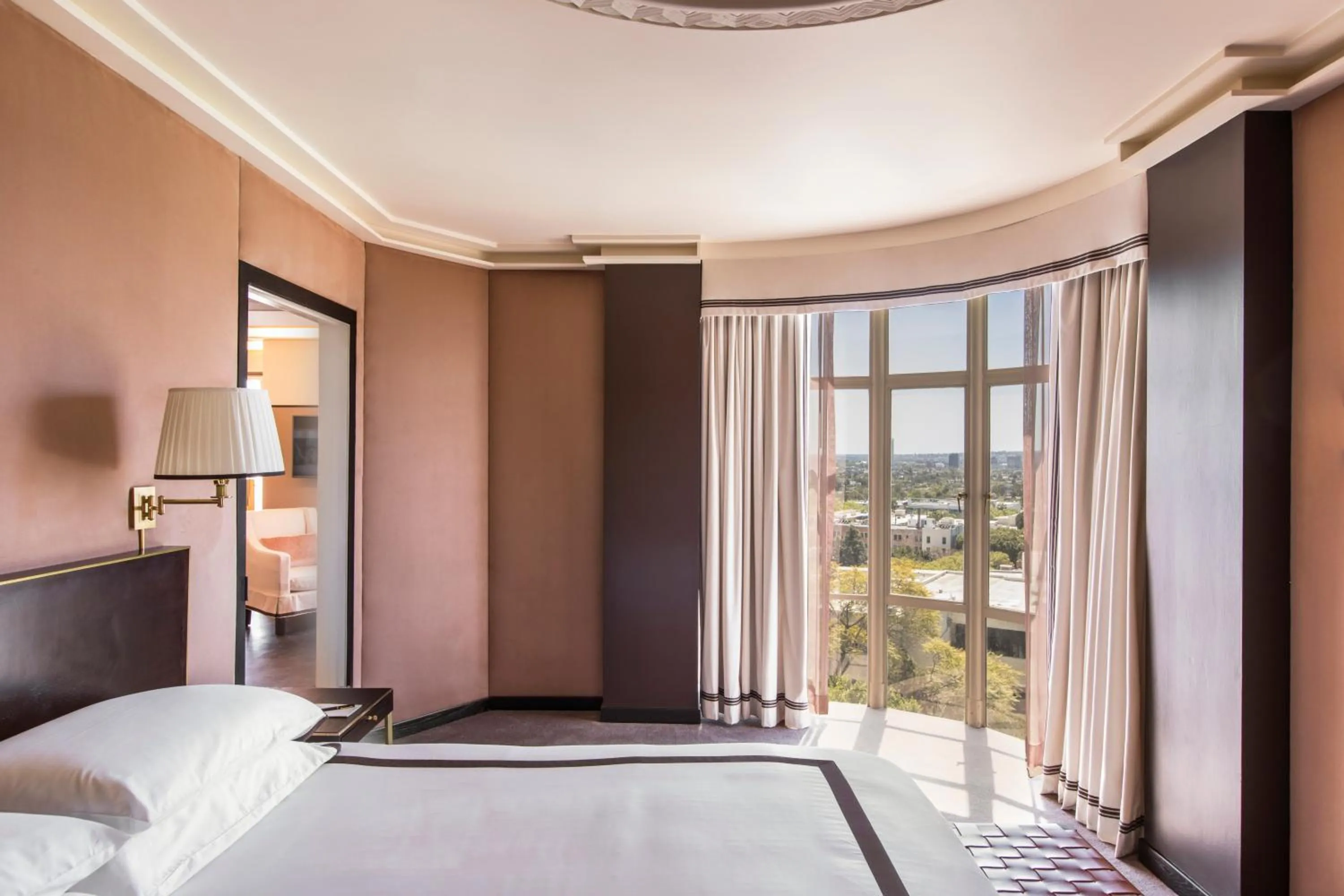 Bedroom, Bed in Sunset Tower Hotel