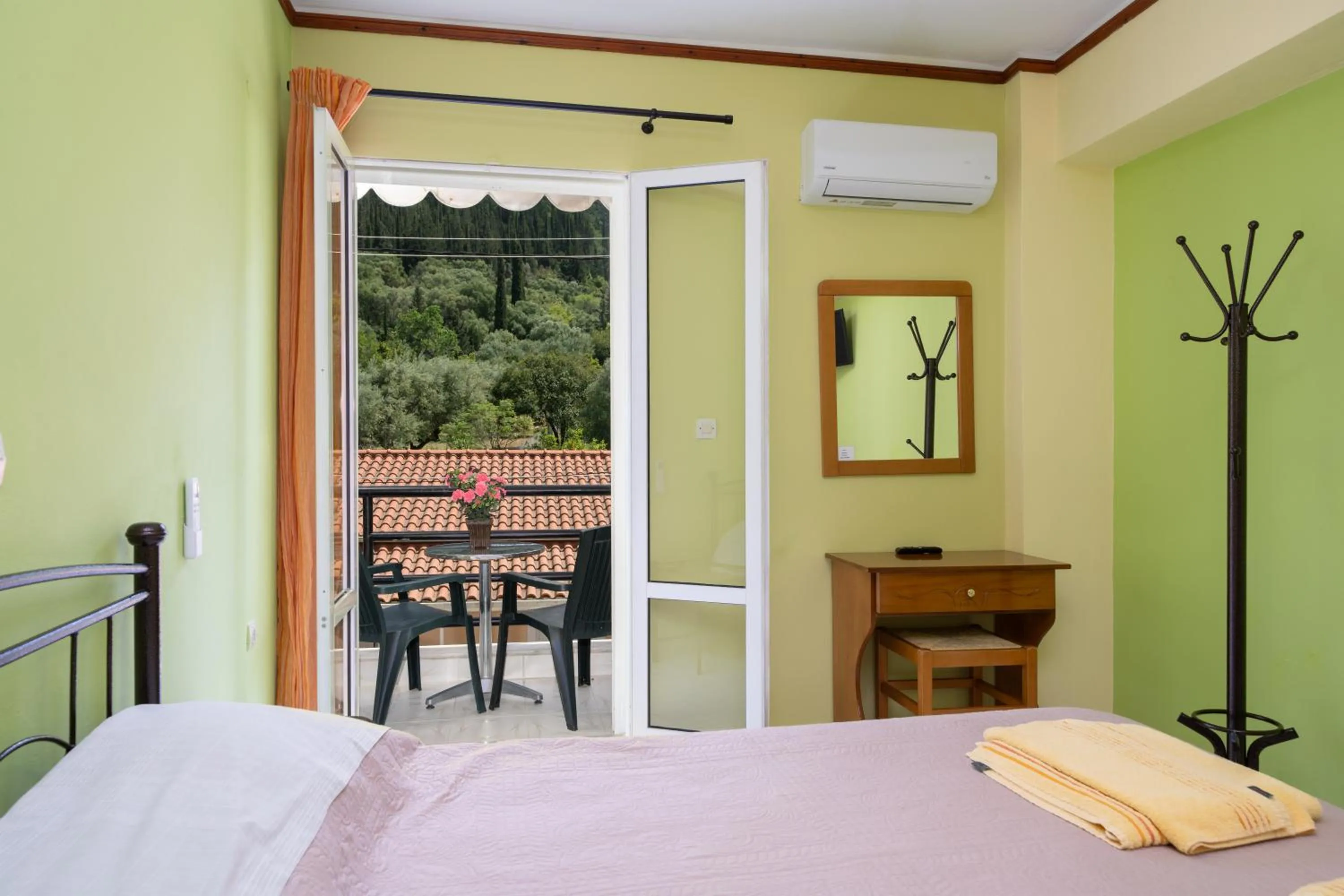 Bedroom, Bed in Remezzo Apartments