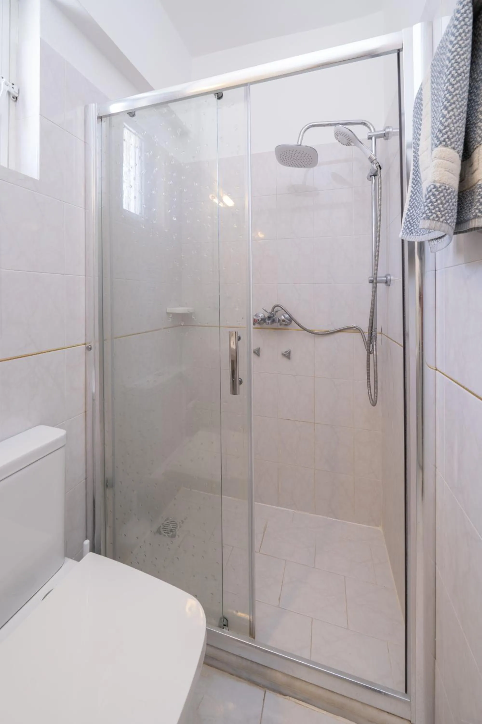 Shower in Remezzo Apartments