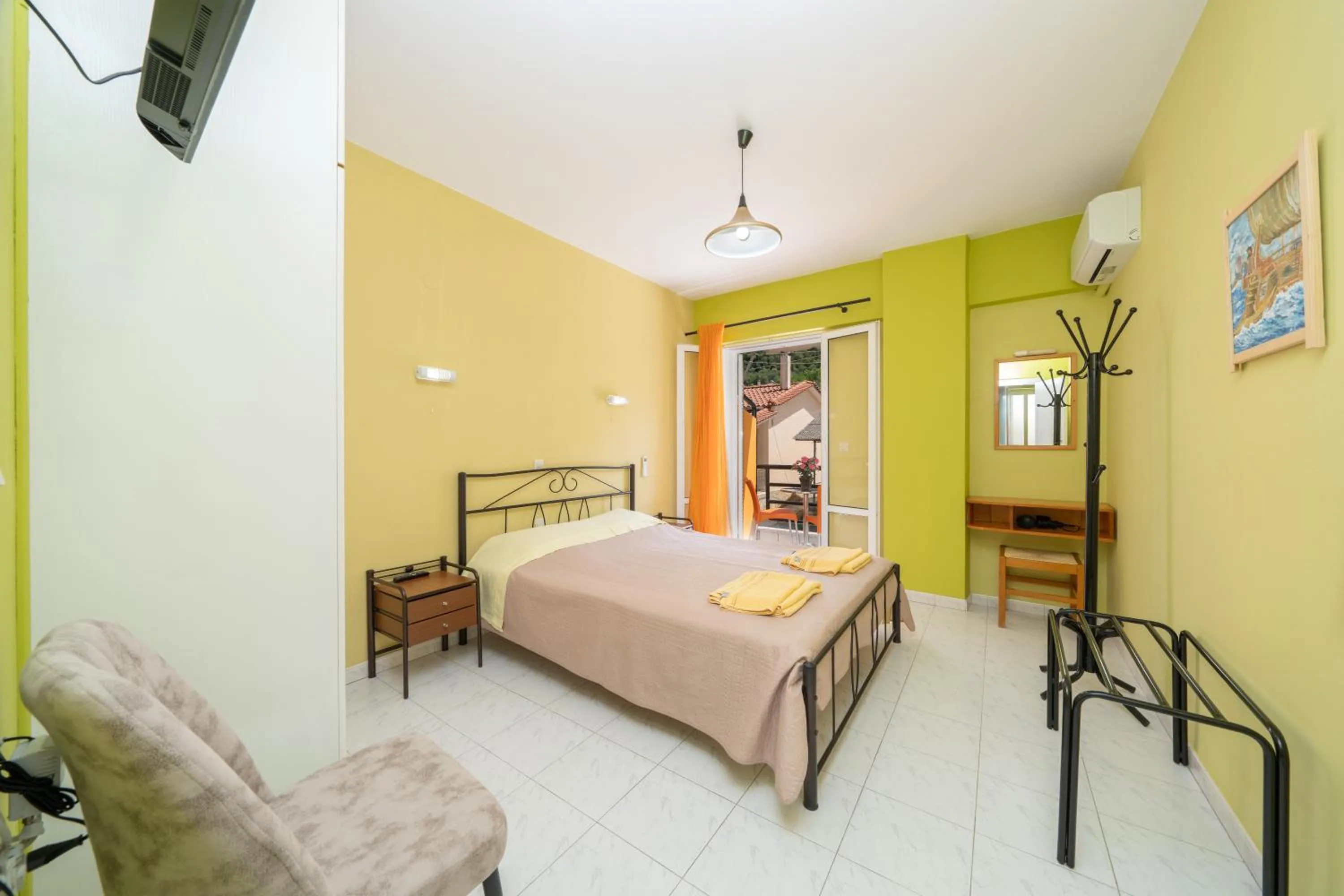 Bedroom, Bed in Remezzo Apartments