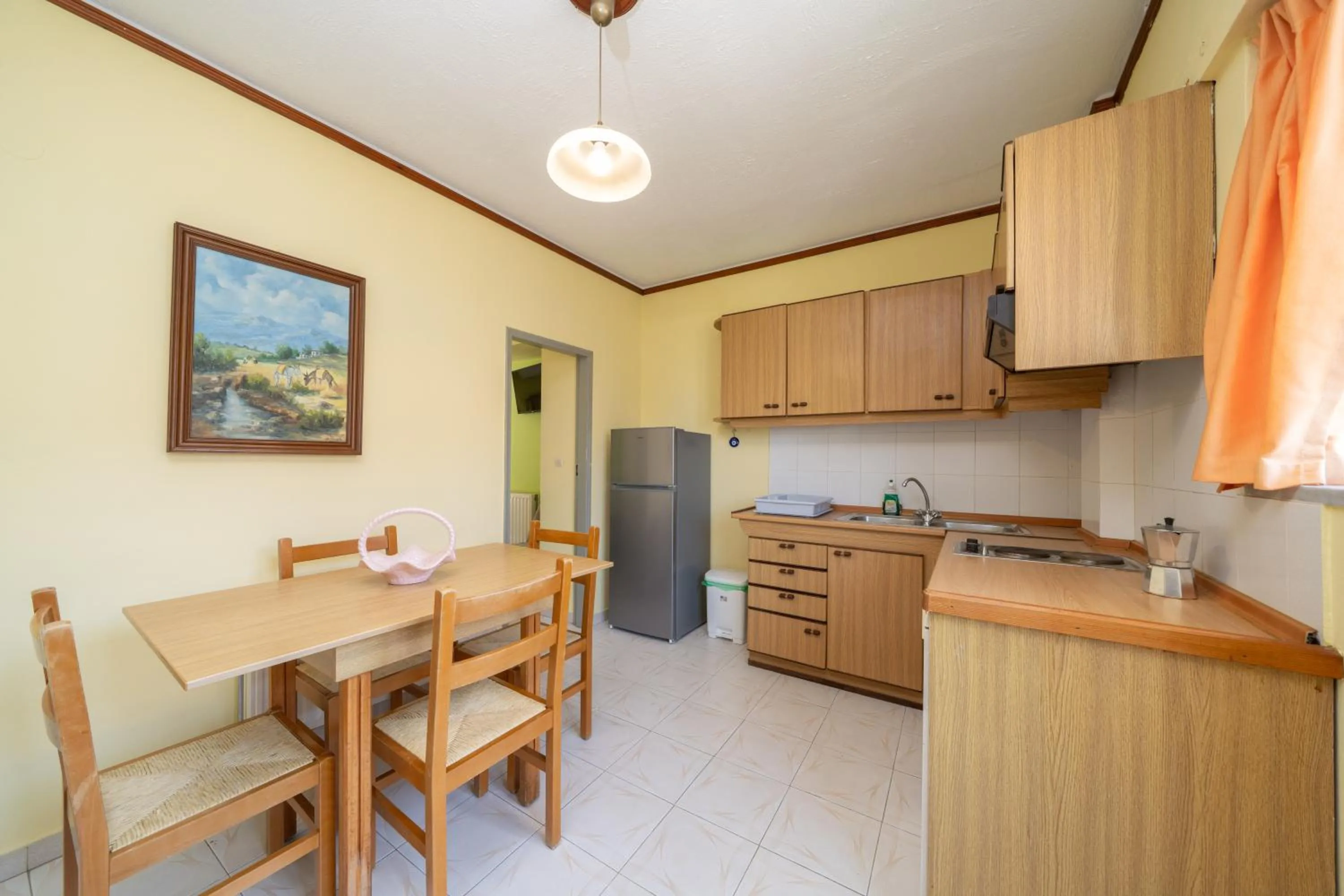 Dining area in Remezzo Apartments