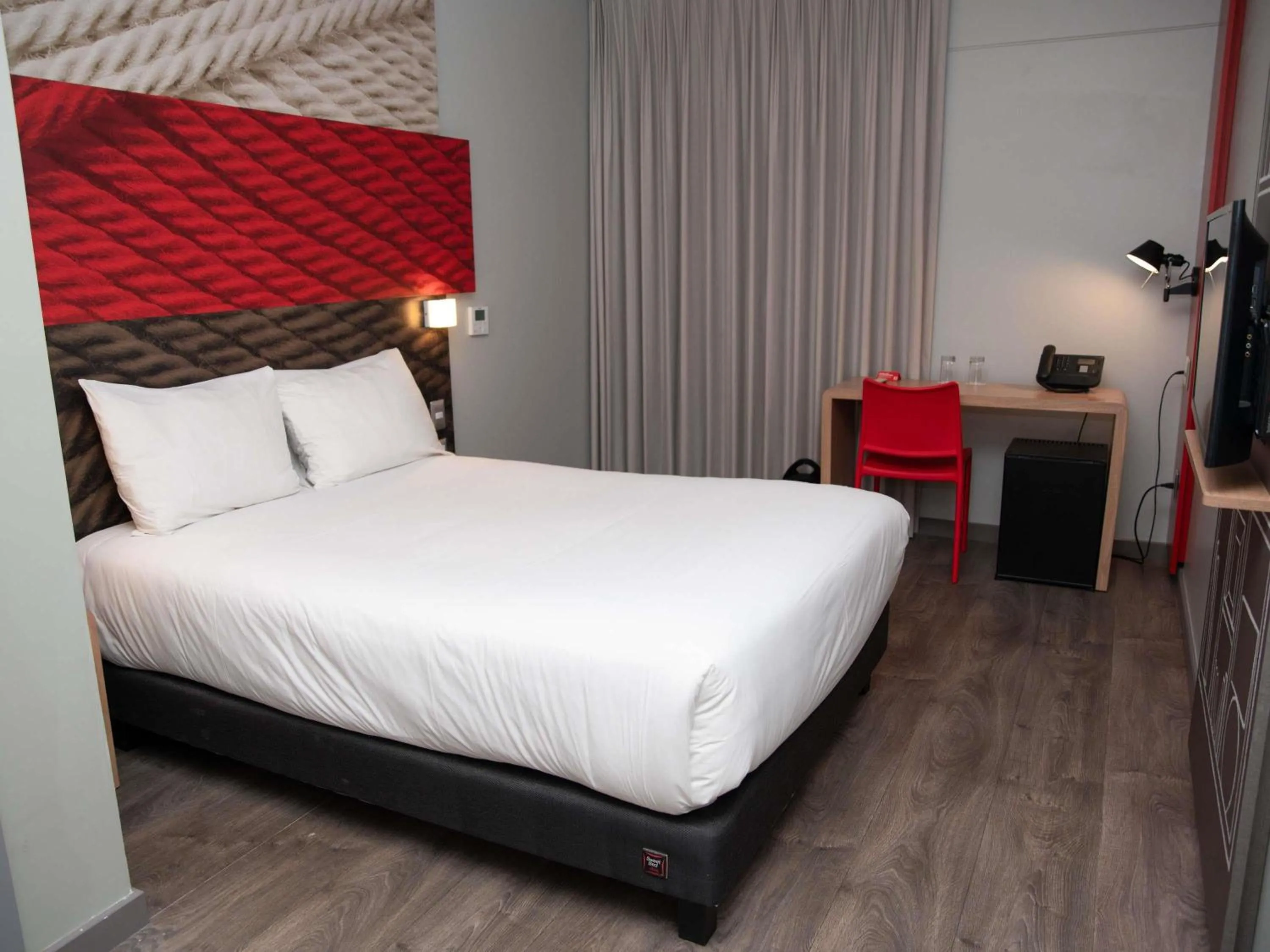 Bedroom, Bed in ibis Trujillo