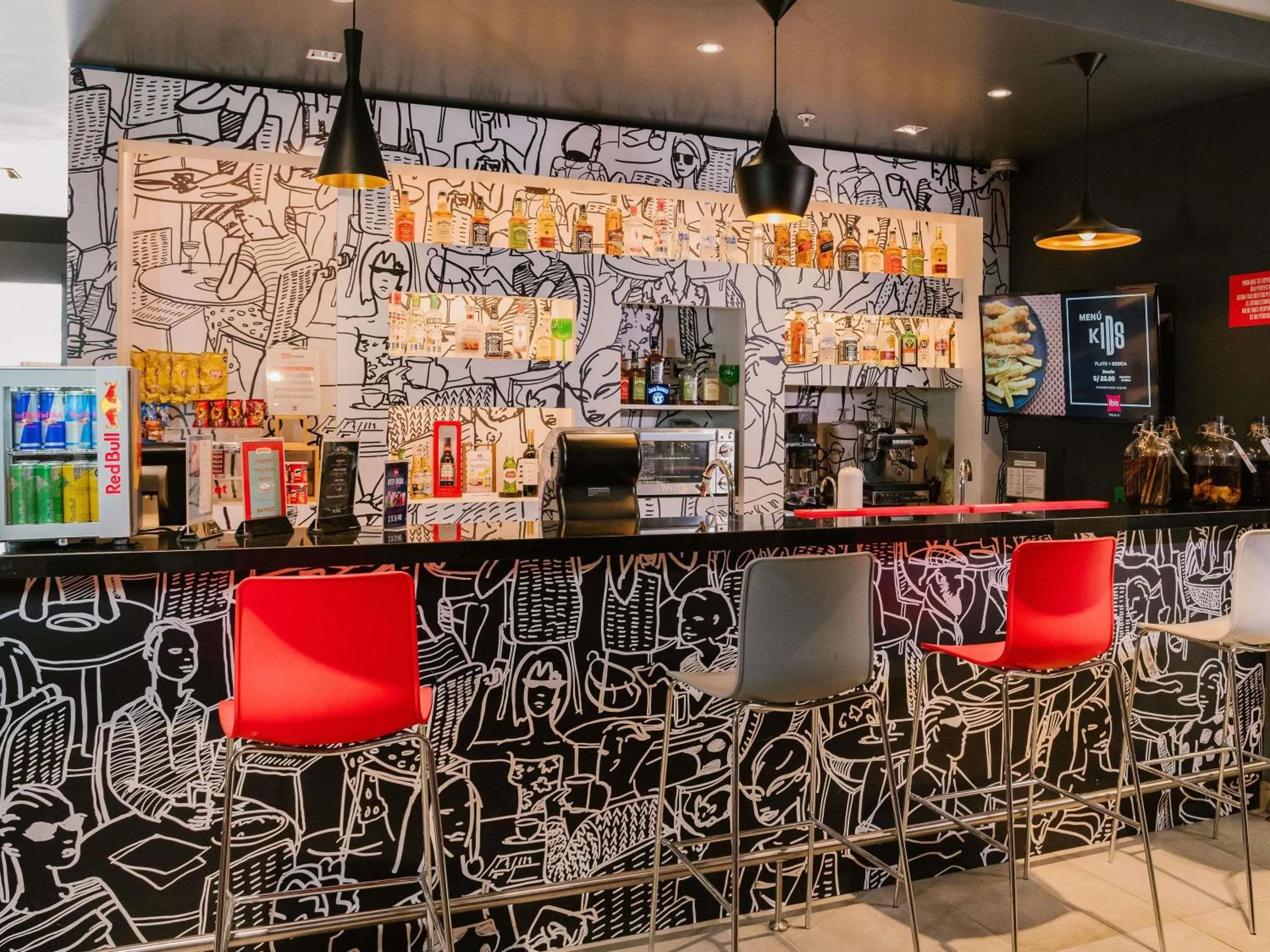 Lounge or bar in ibis Trujillo