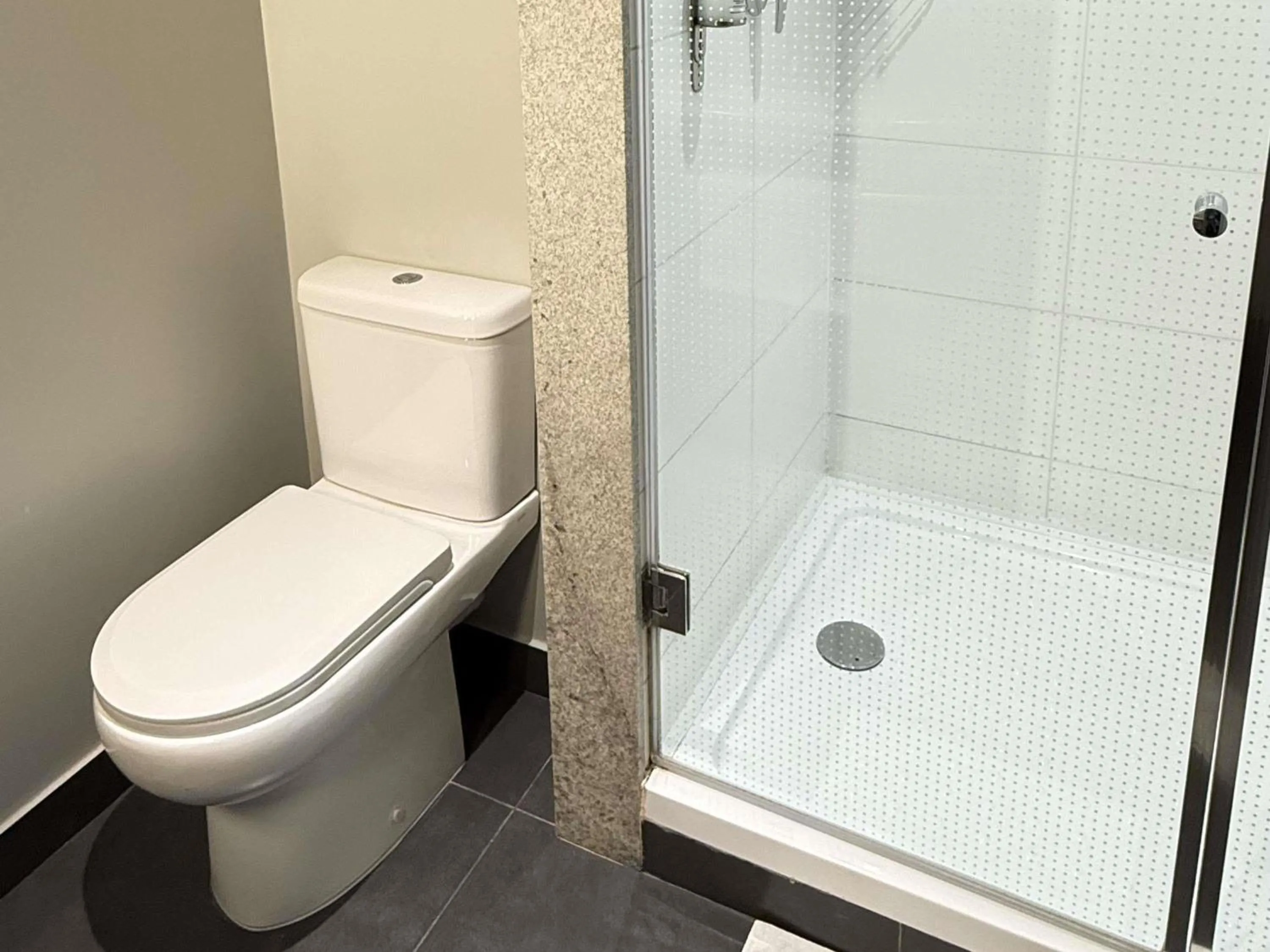 Bedroom in ibis Trujillo