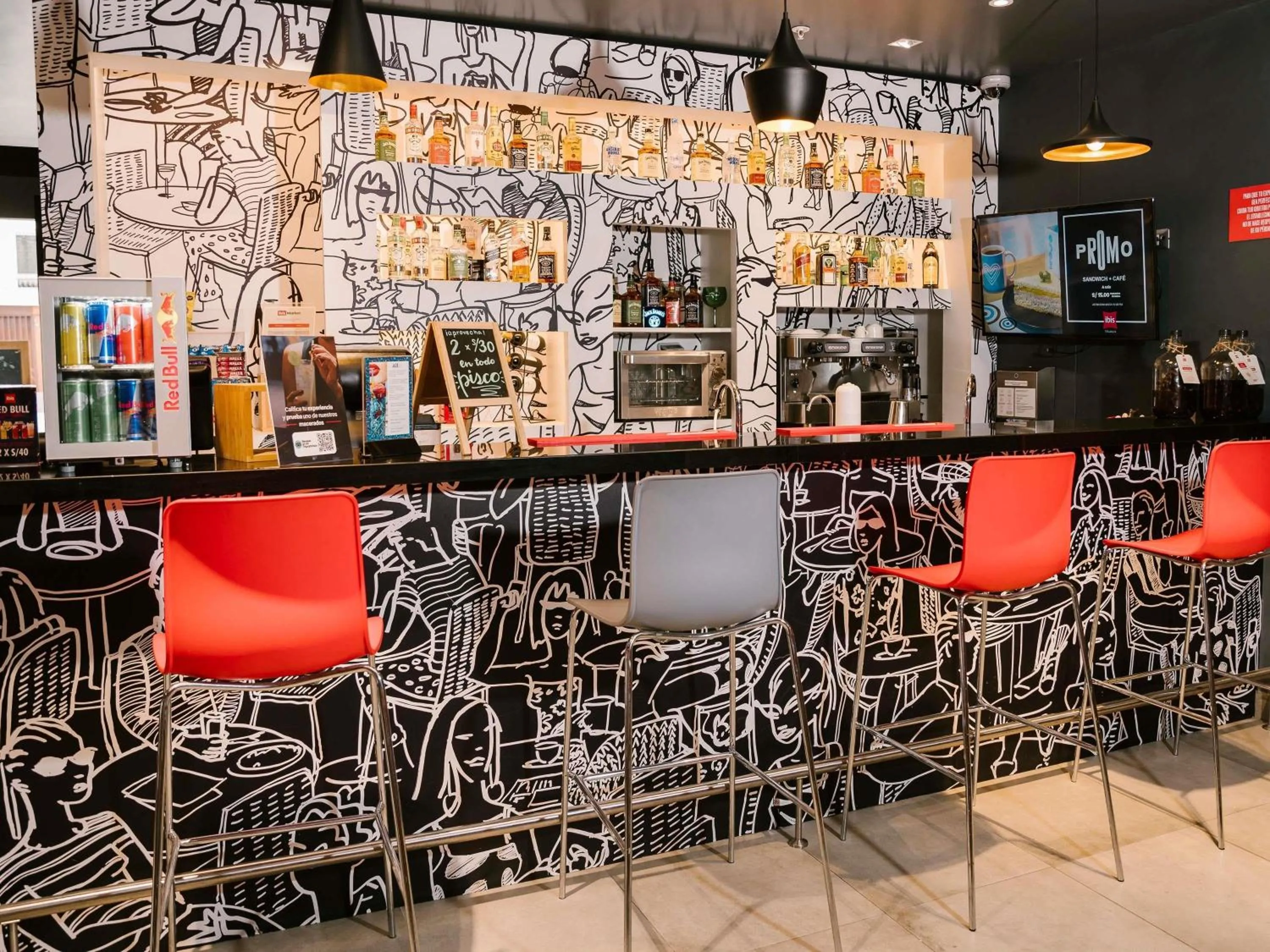 Lounge or bar in ibis Trujillo