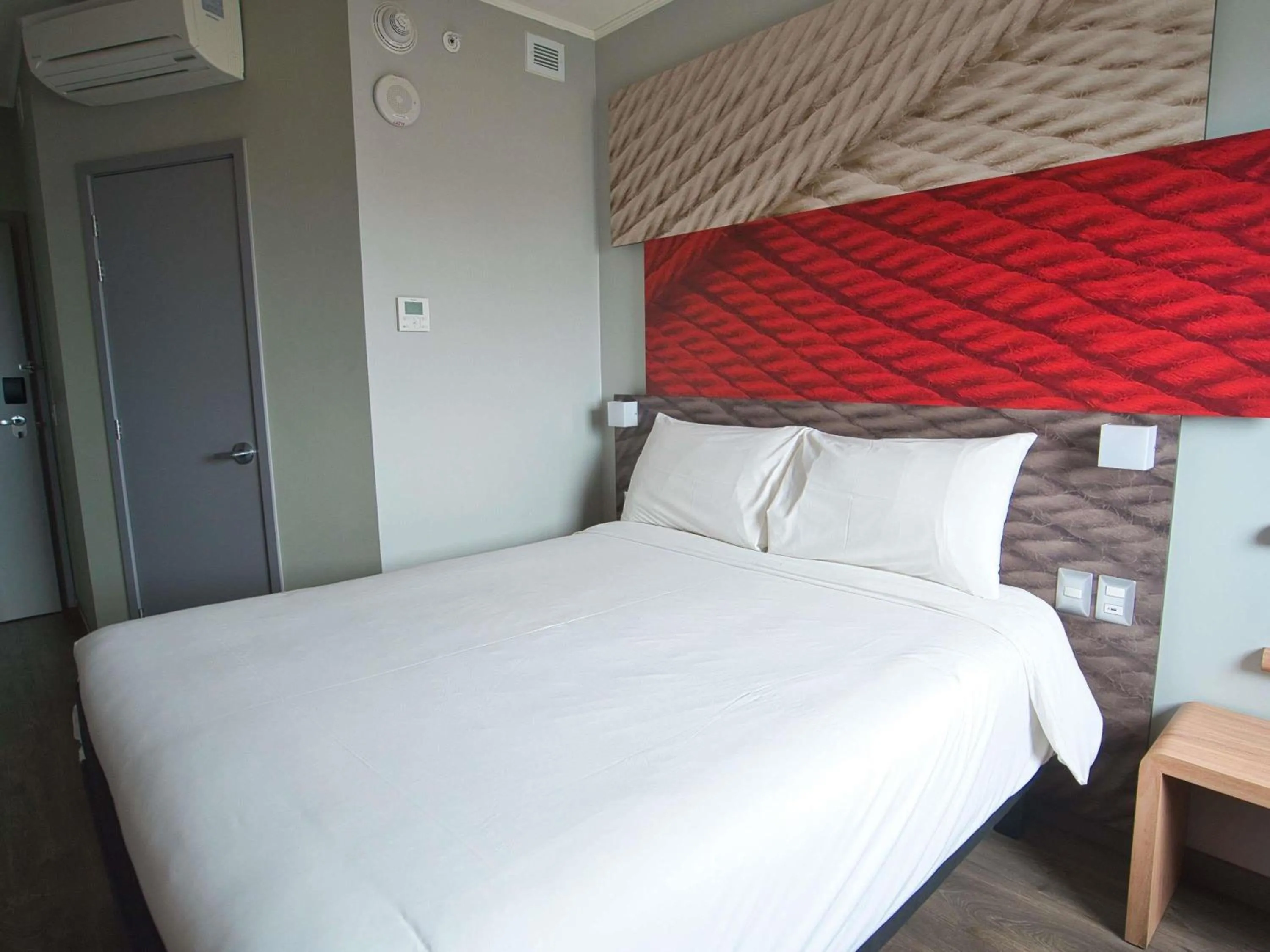 Bedroom, Bed in ibis Trujillo