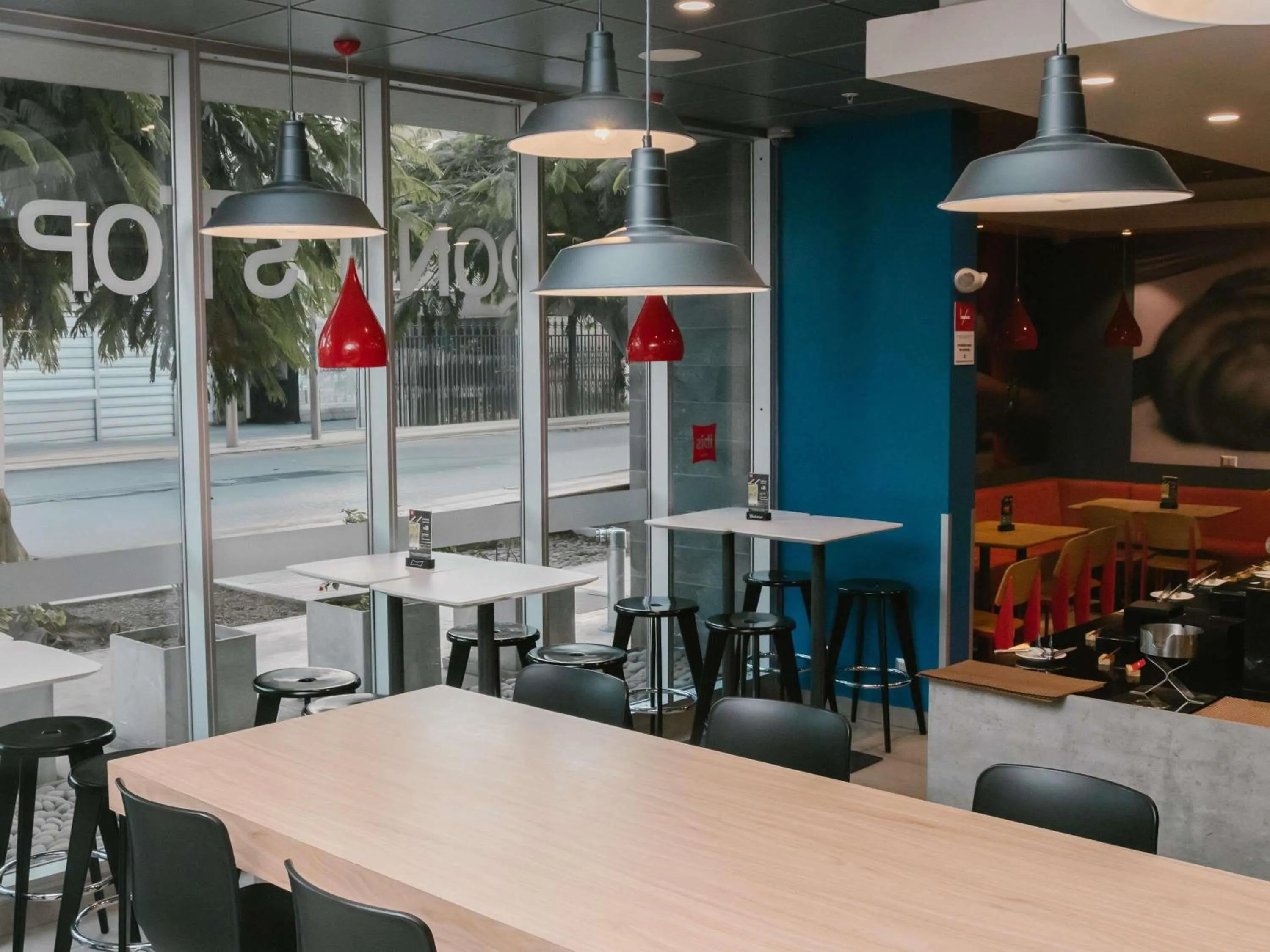 Restaurant/places to eat in ibis Trujillo