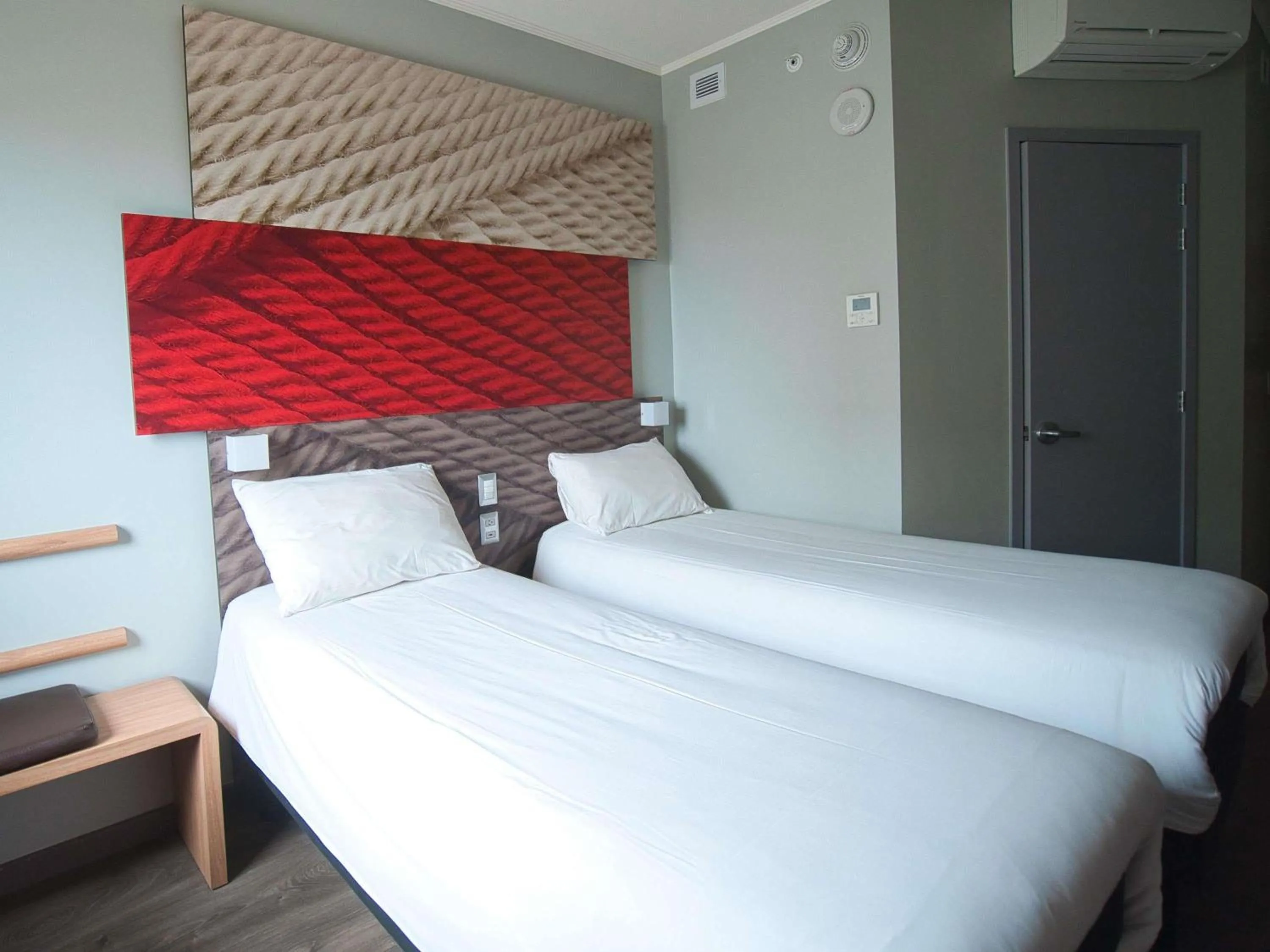 Bedroom, Bed in ibis Trujillo