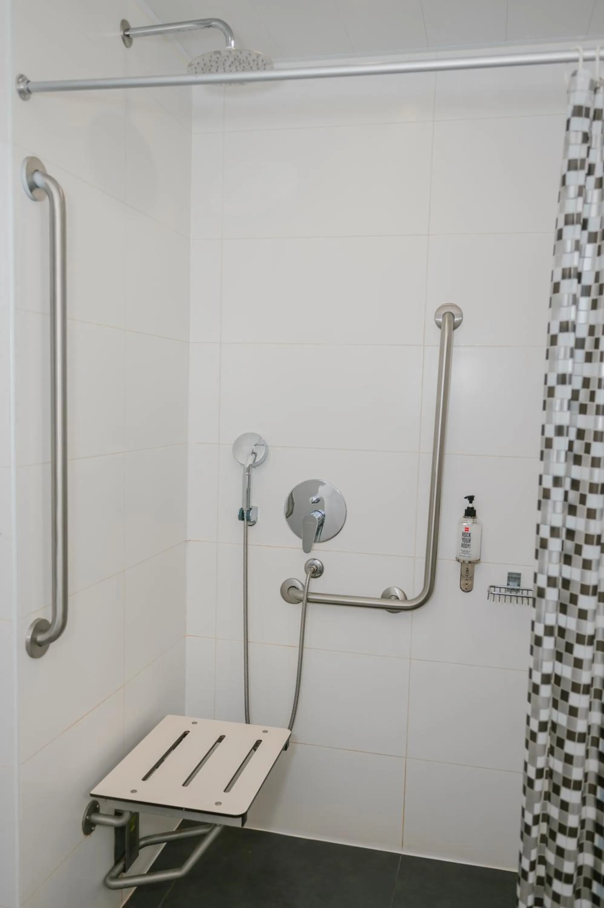 Bathroom in ibis Trujillo