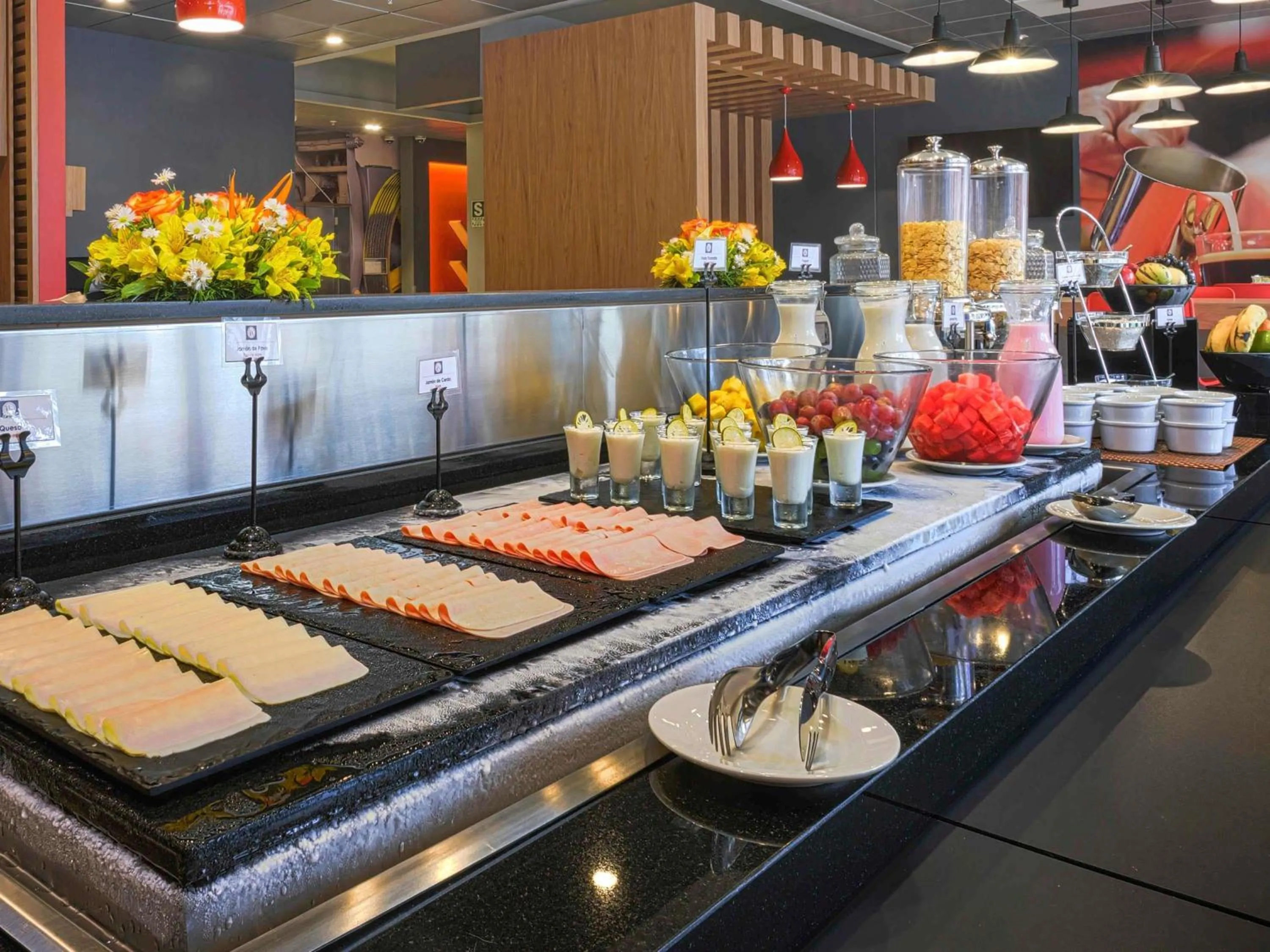 Restaurant/places to eat in ibis Trujillo