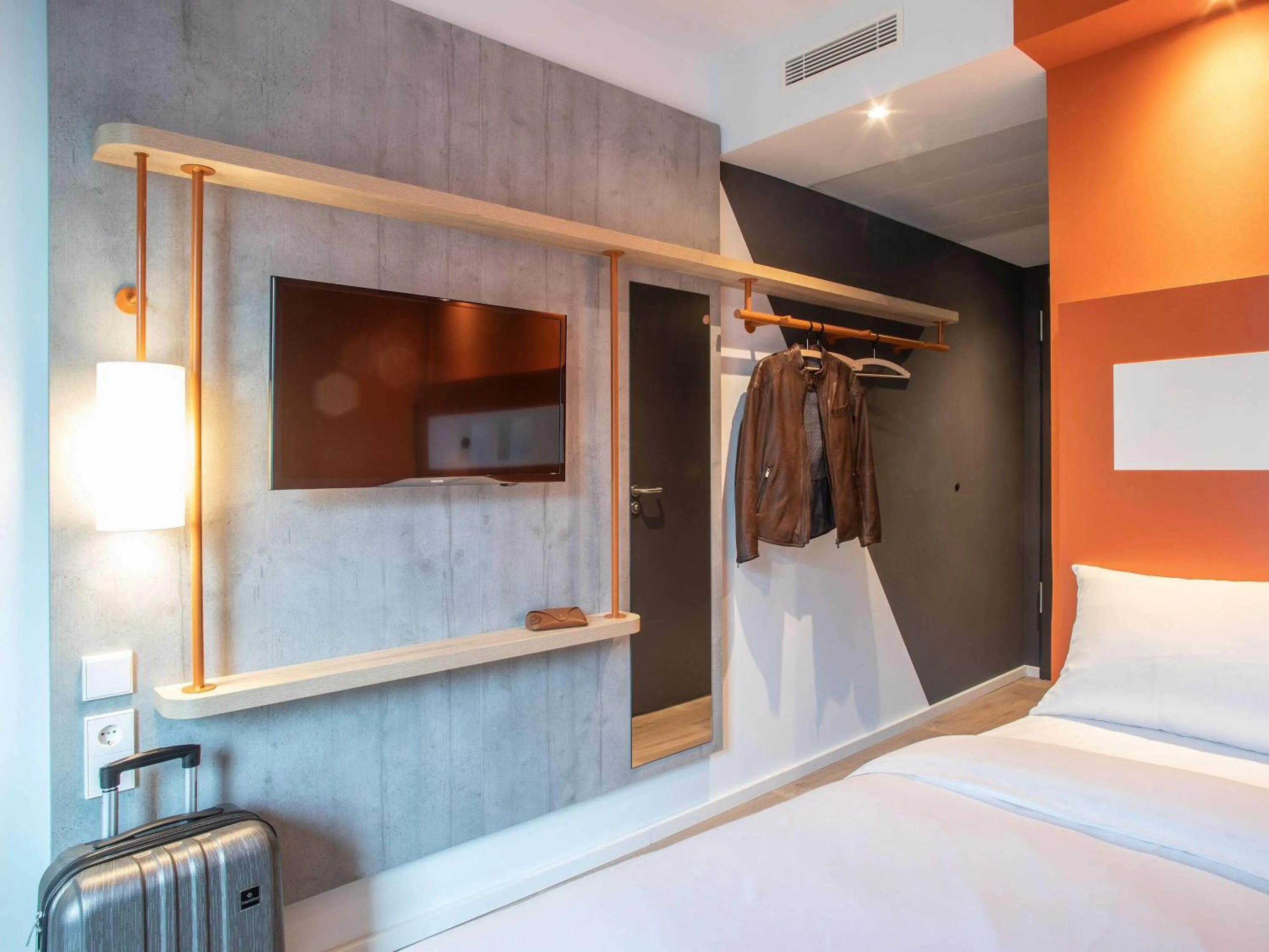 Property building, Bed in ibis budget Bayreuth