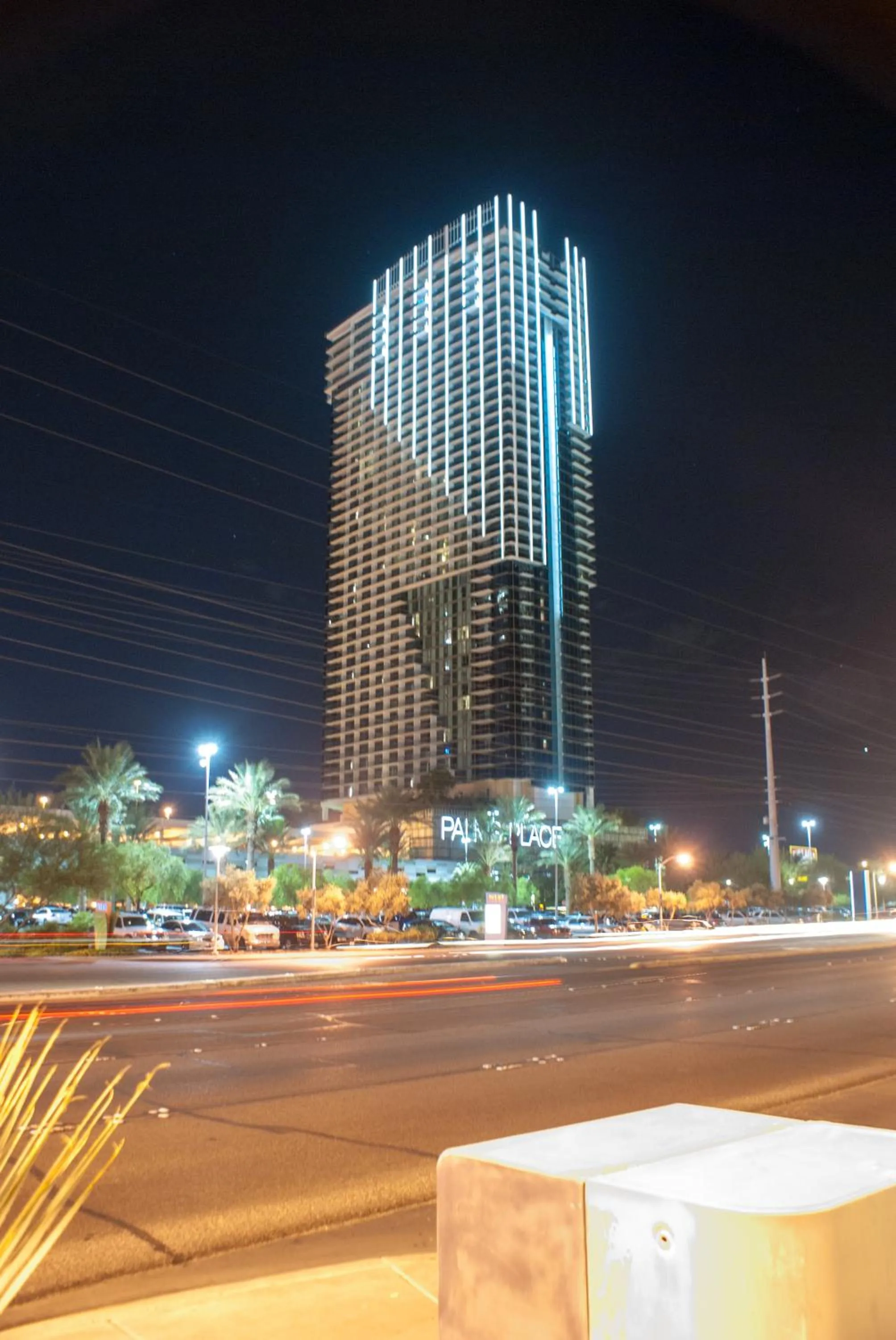 Facade/entrance in Palms Place Hotel and Spa