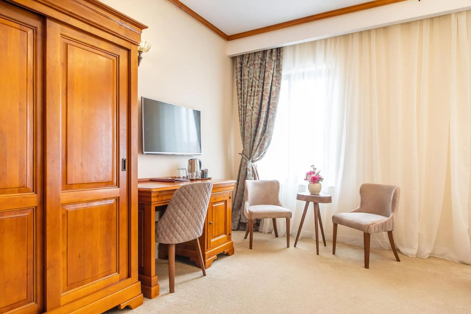 TV and multimedia in RED CONFORT HOTEL Boutique