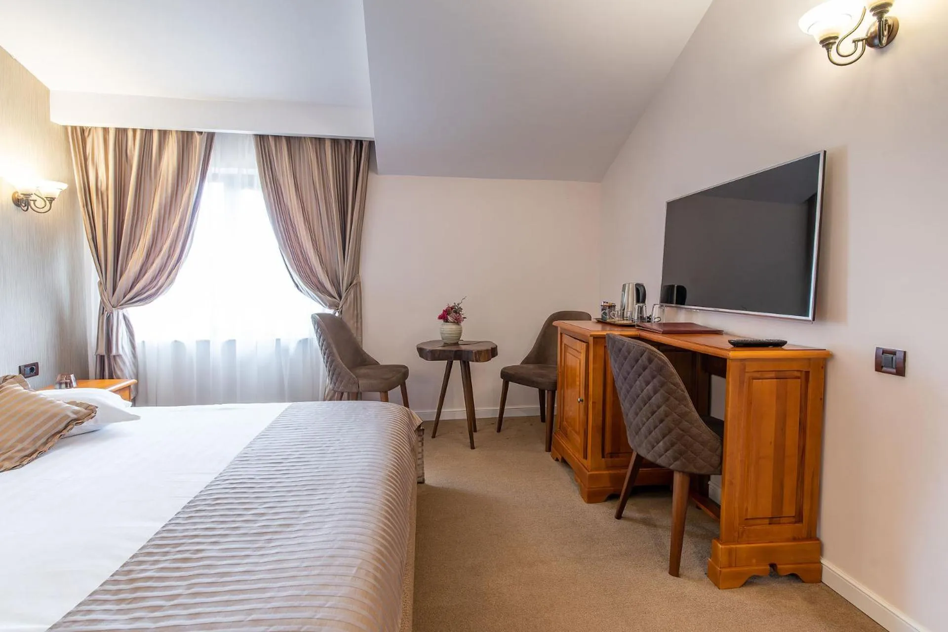 Bed in RED CONFORT HOTEL Boutique