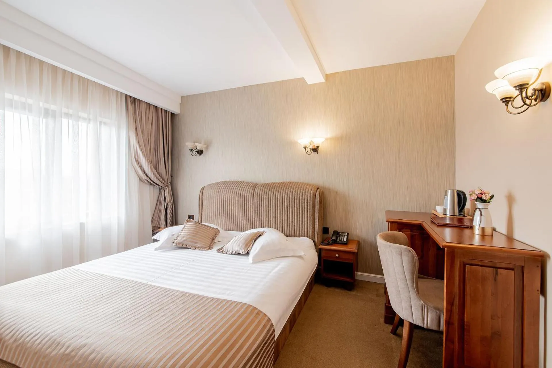 Bed in RED CONFORT HOTEL Boutique