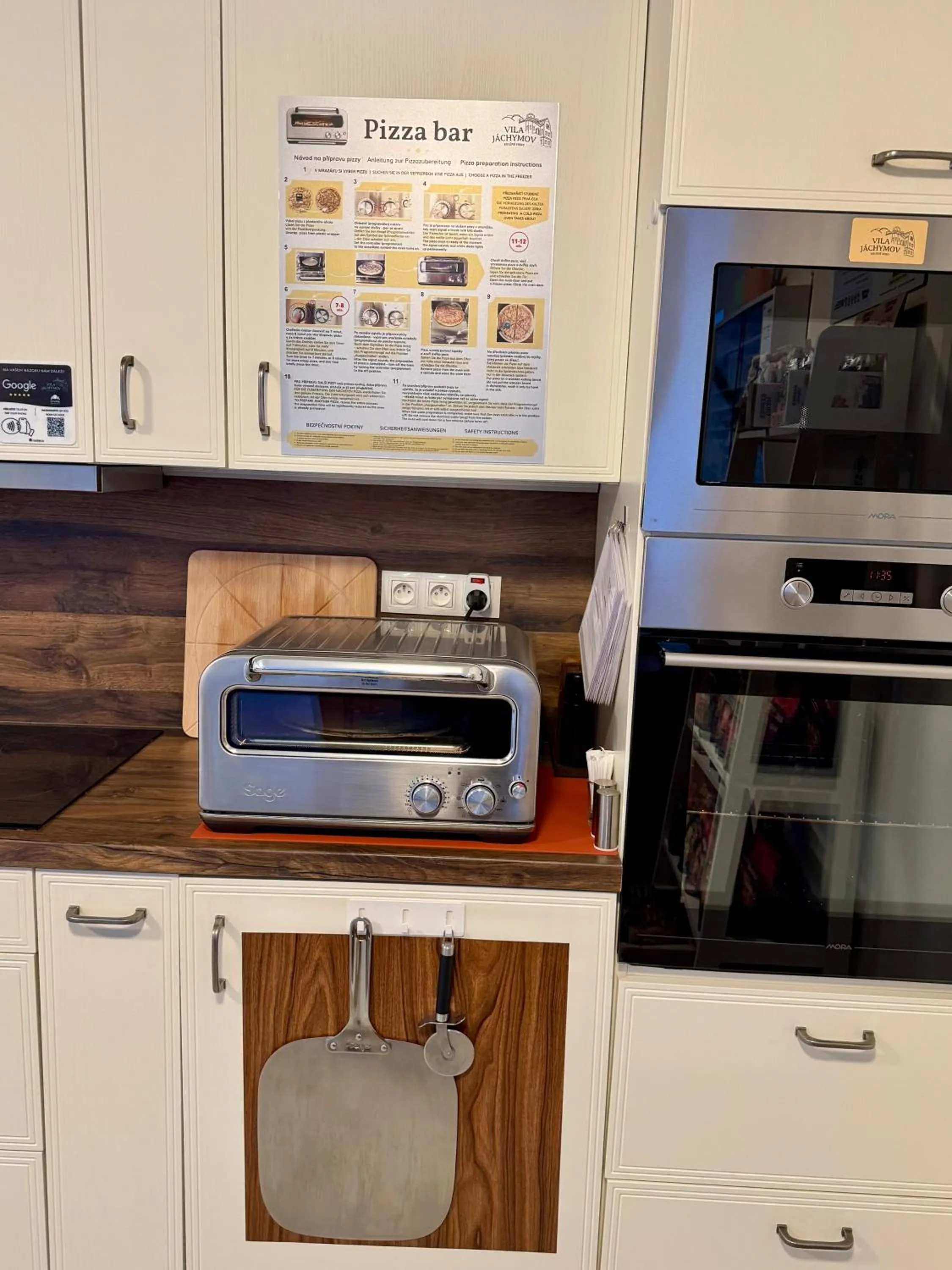 Communal lounge/ TV room in Vila Jáchymov