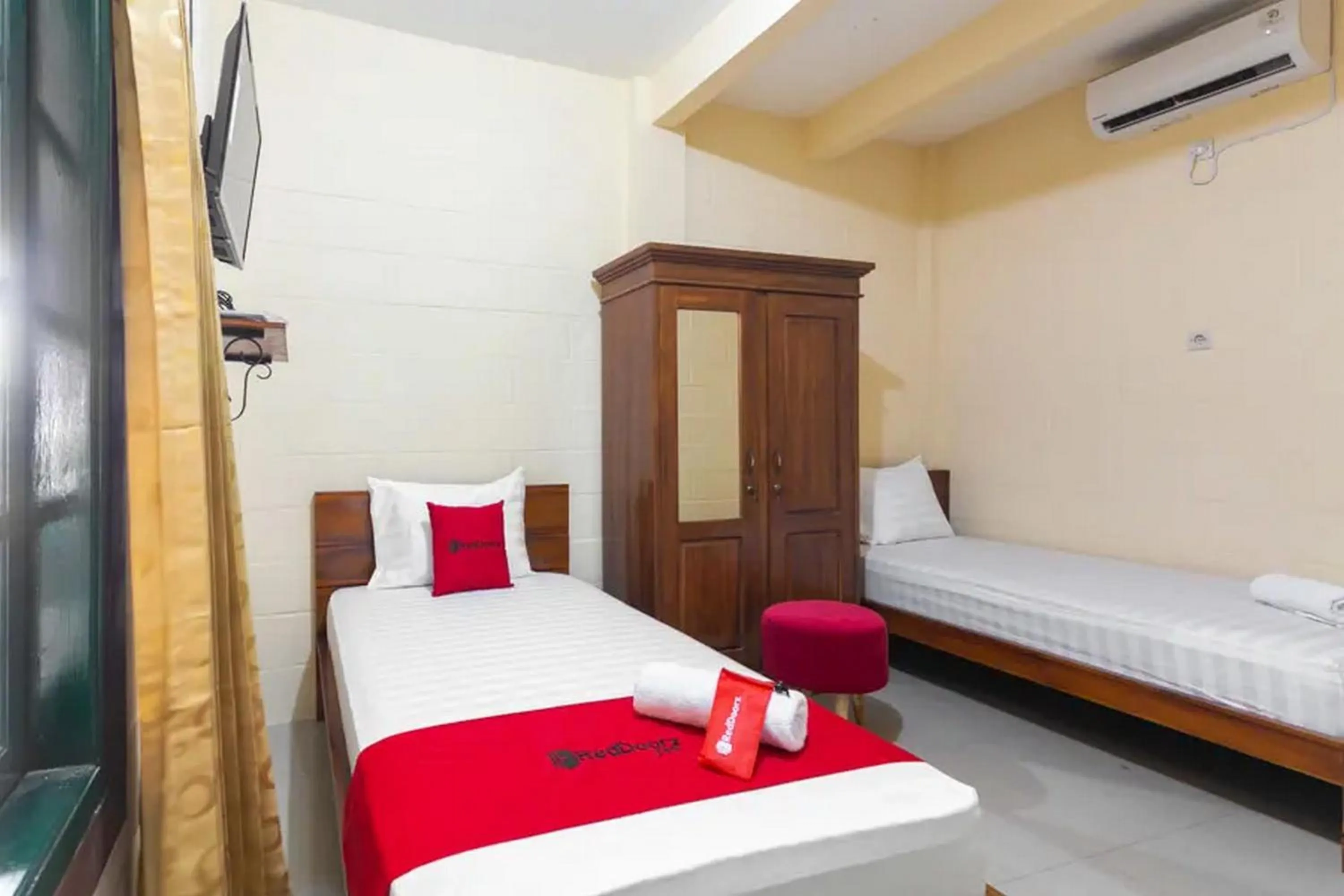 Bed in RedDoorz Syariah near Titik Nol Yogyakarta