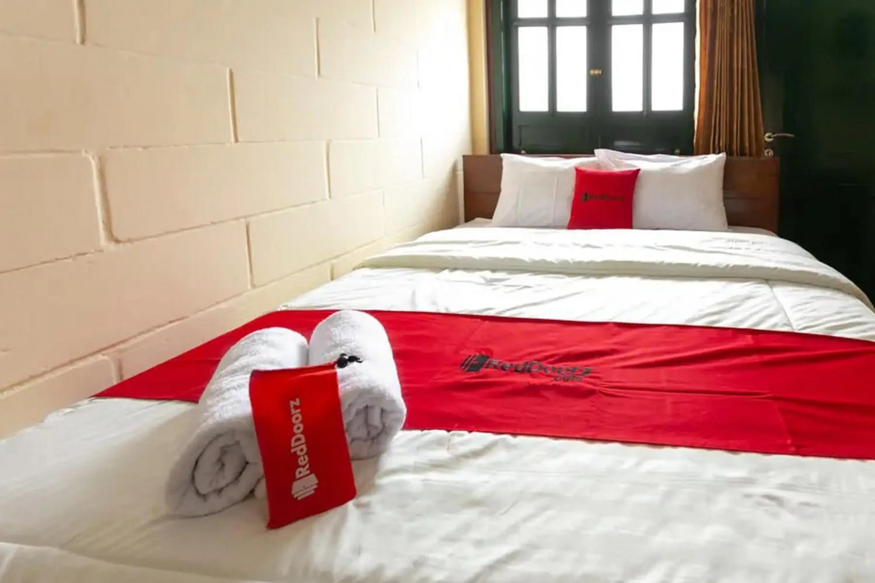 Double Room in RedDoorz Syariah near Titik Nol Yogyakarta Double Room in RedDoorz Syariah near Titik Nol Yogyakarta