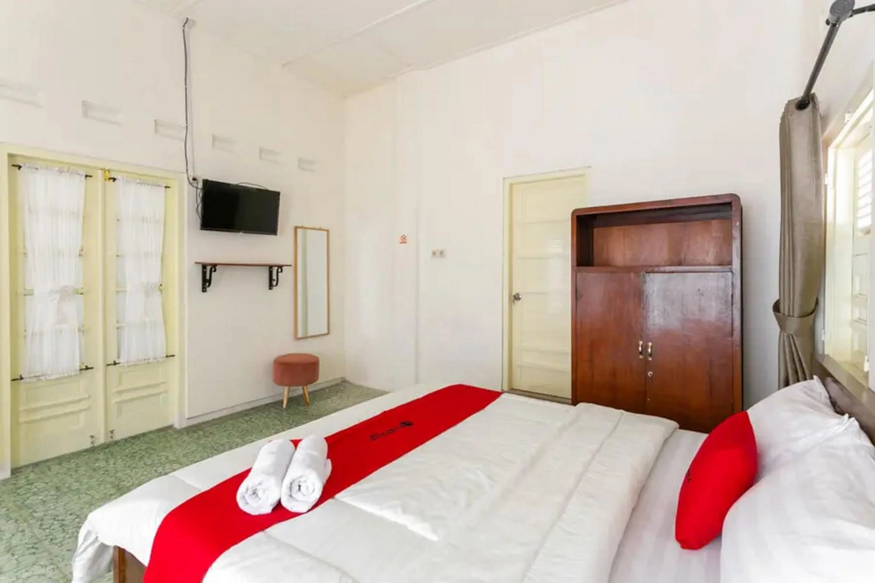 Bed in RedDoorz Syariah near Titik Nol Yogyakarta