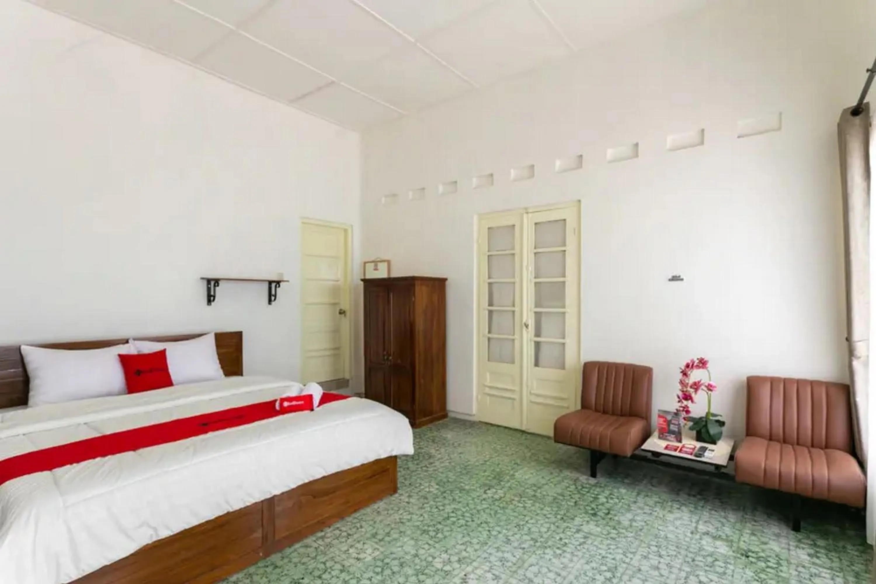 Bed in RedDoorz Syariah near Titik Nol Yogyakarta