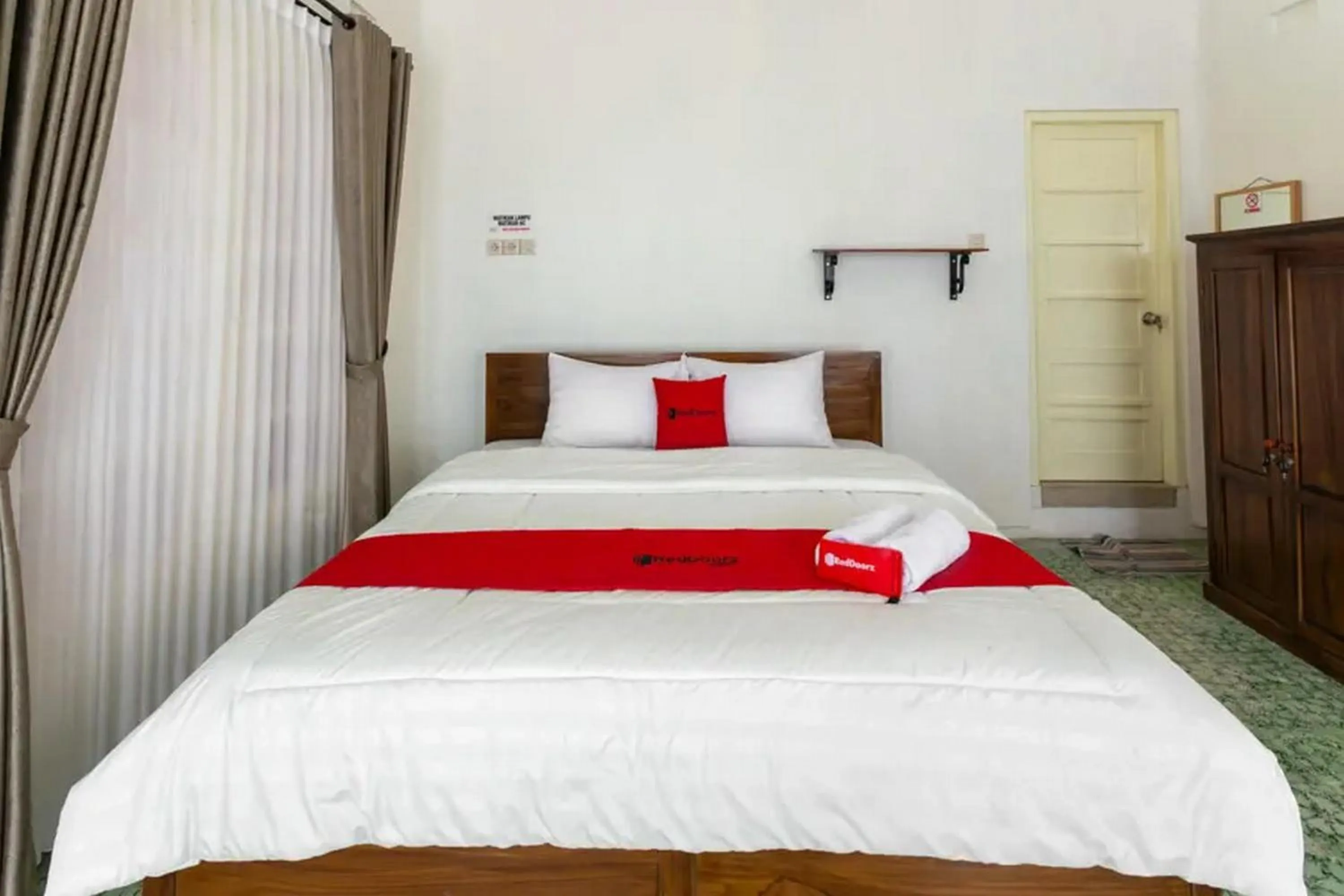 Bed in RedDoorz Syariah near Titik Nol Yogyakarta