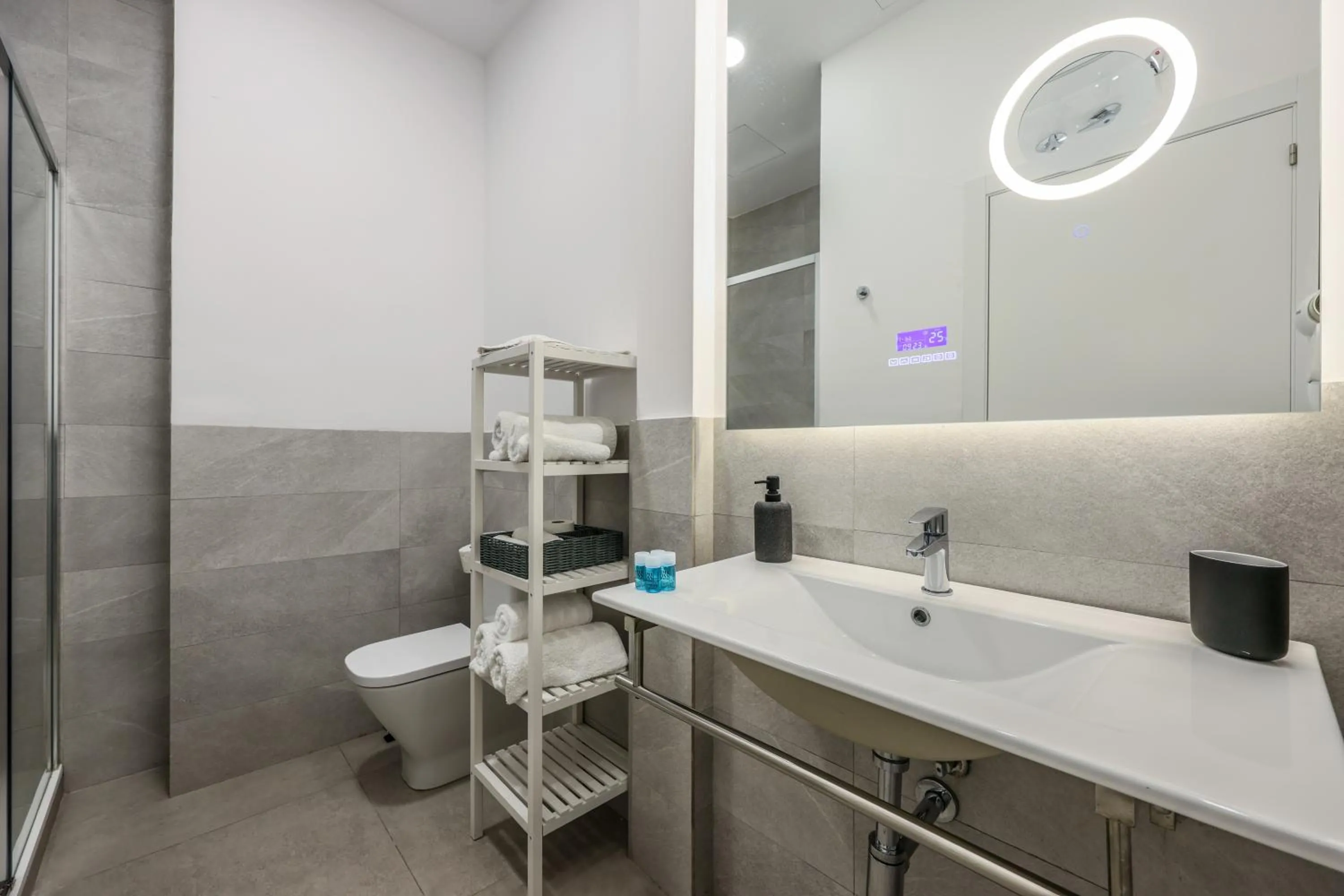 Bathroom in AmazINN Collection Valencia Centro EVI