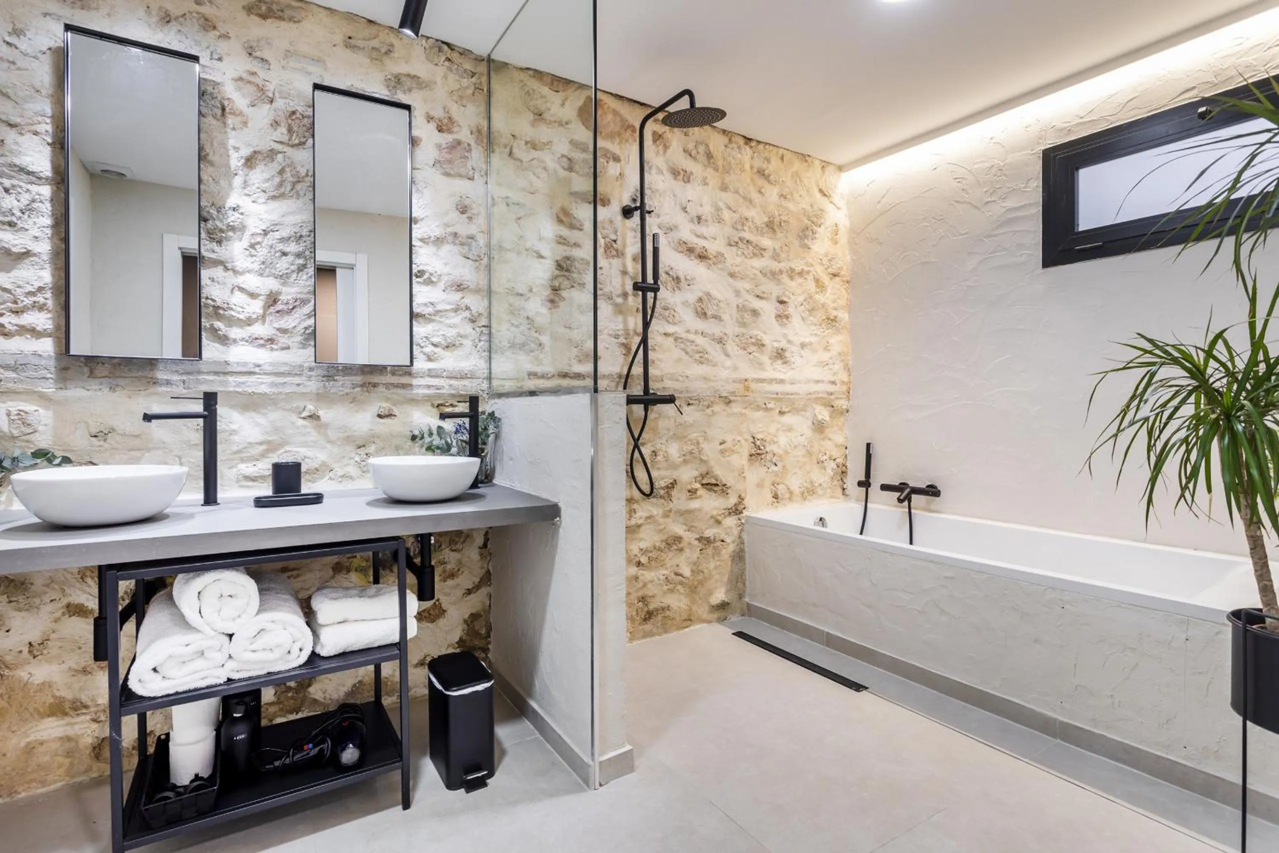 Bathroom in AmazINN Collection Valencia Centro EVI