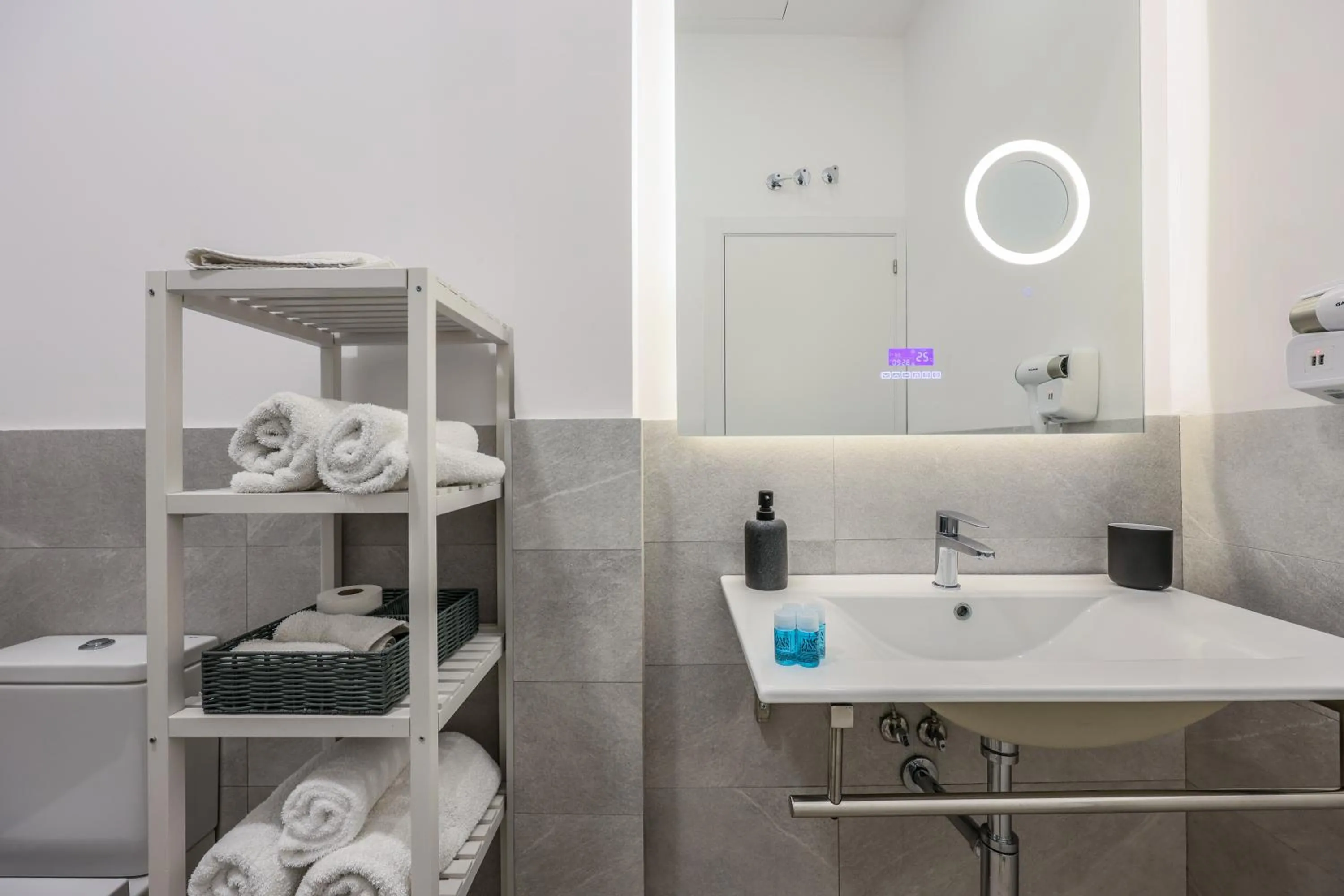 Bathroom in AmazINN Collection Valencia Centro EVI