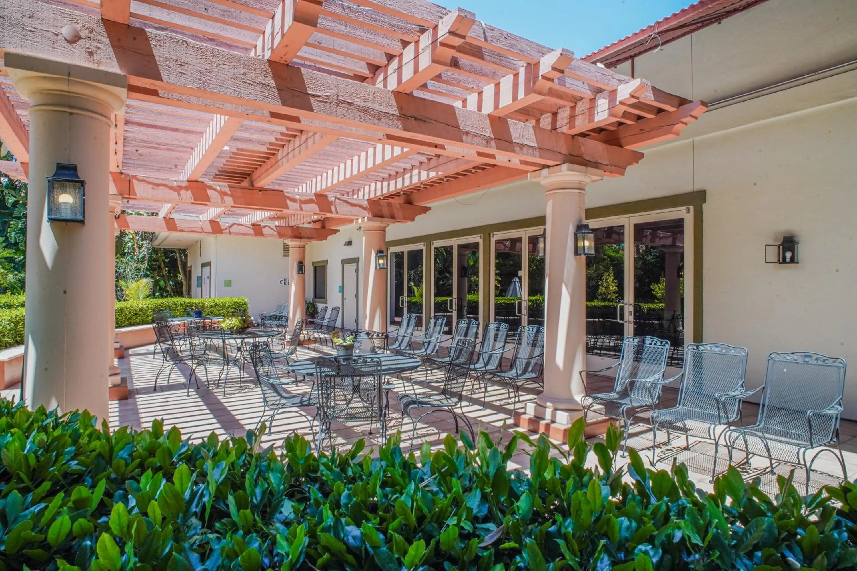 Property building in Uptown Oasis San Jose Airport & Silicon Valley