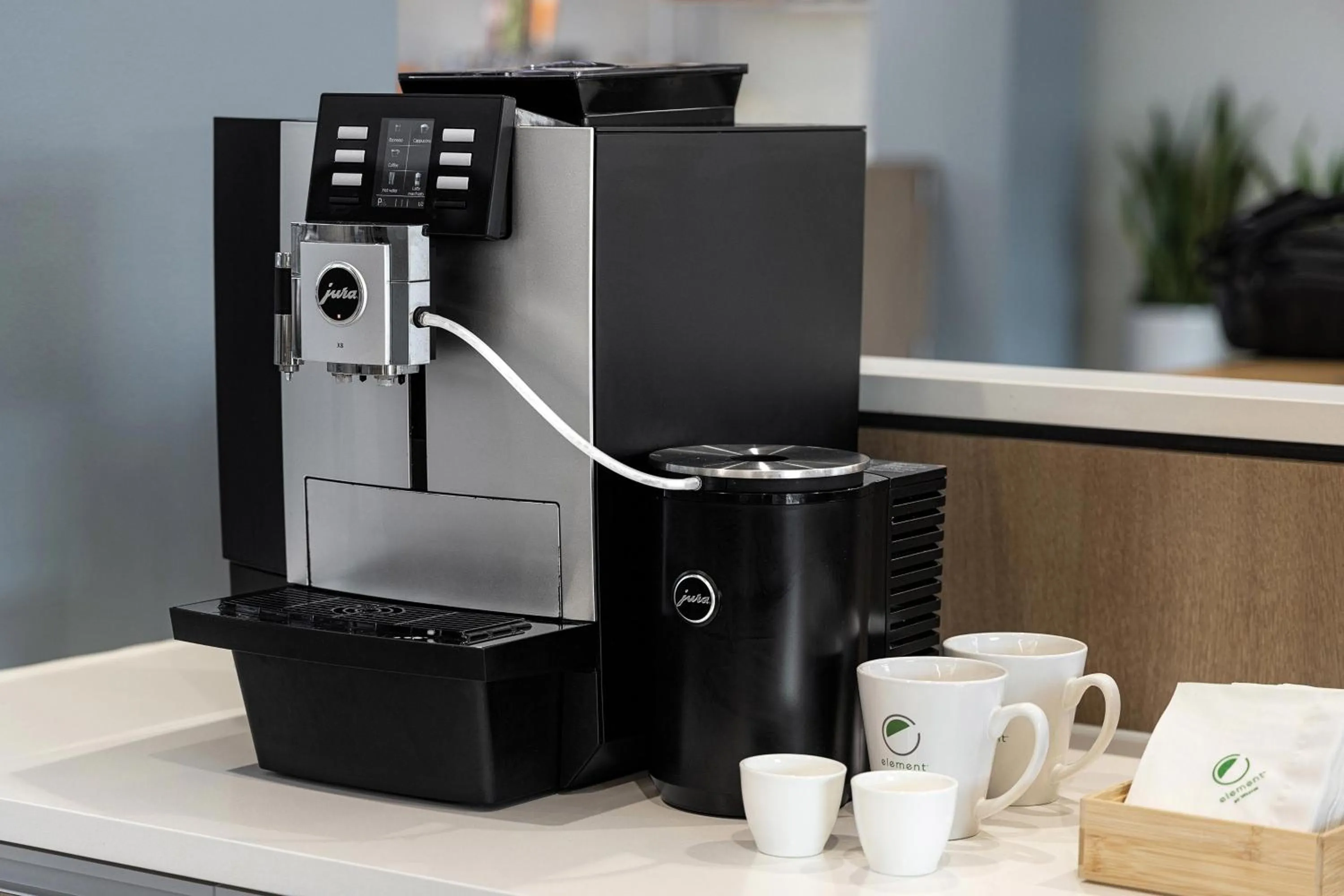 Restaurant/places to eat in Element Nashville Airport