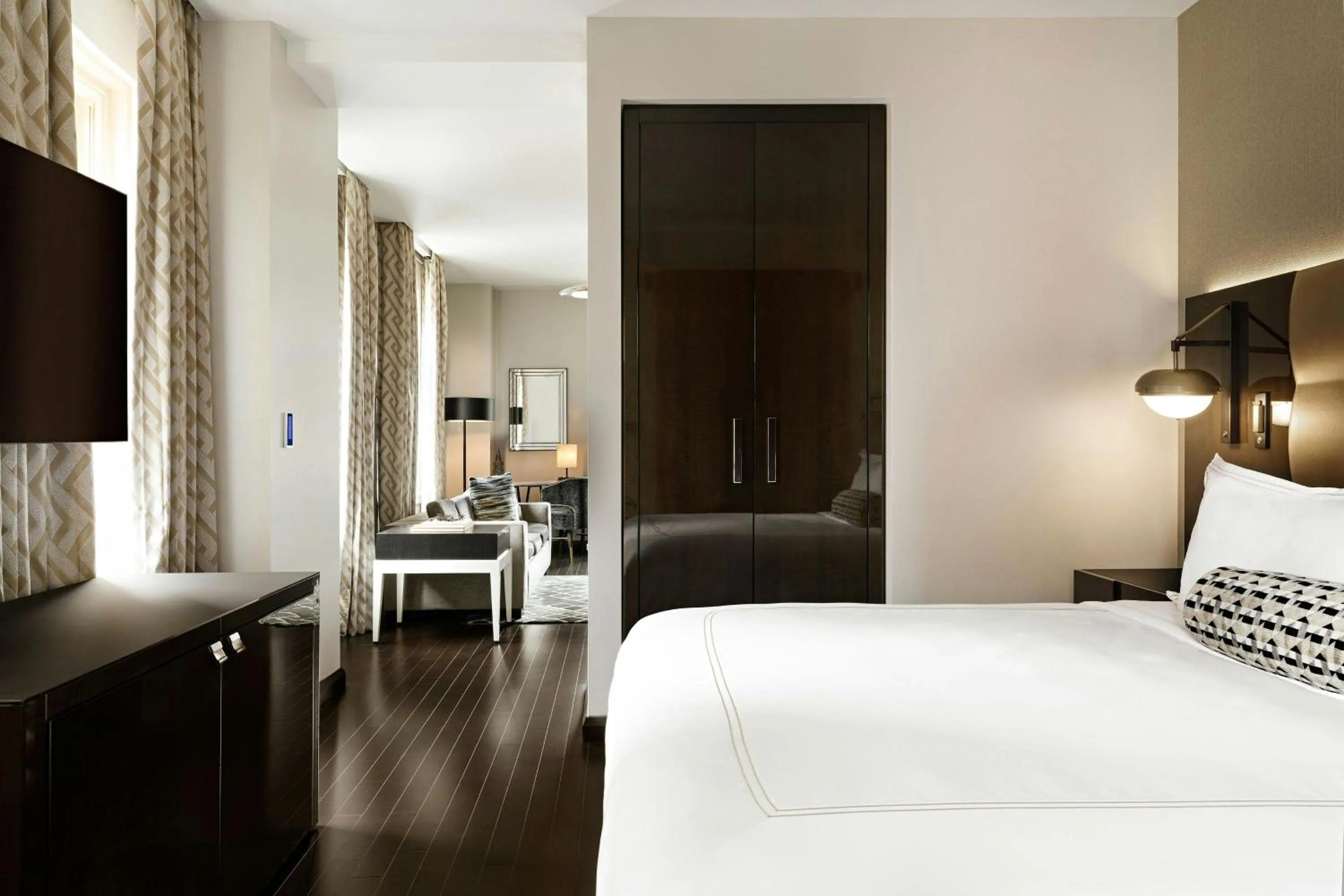 Photo of the whole room, Bed in The Sinclair, Autograph Collection