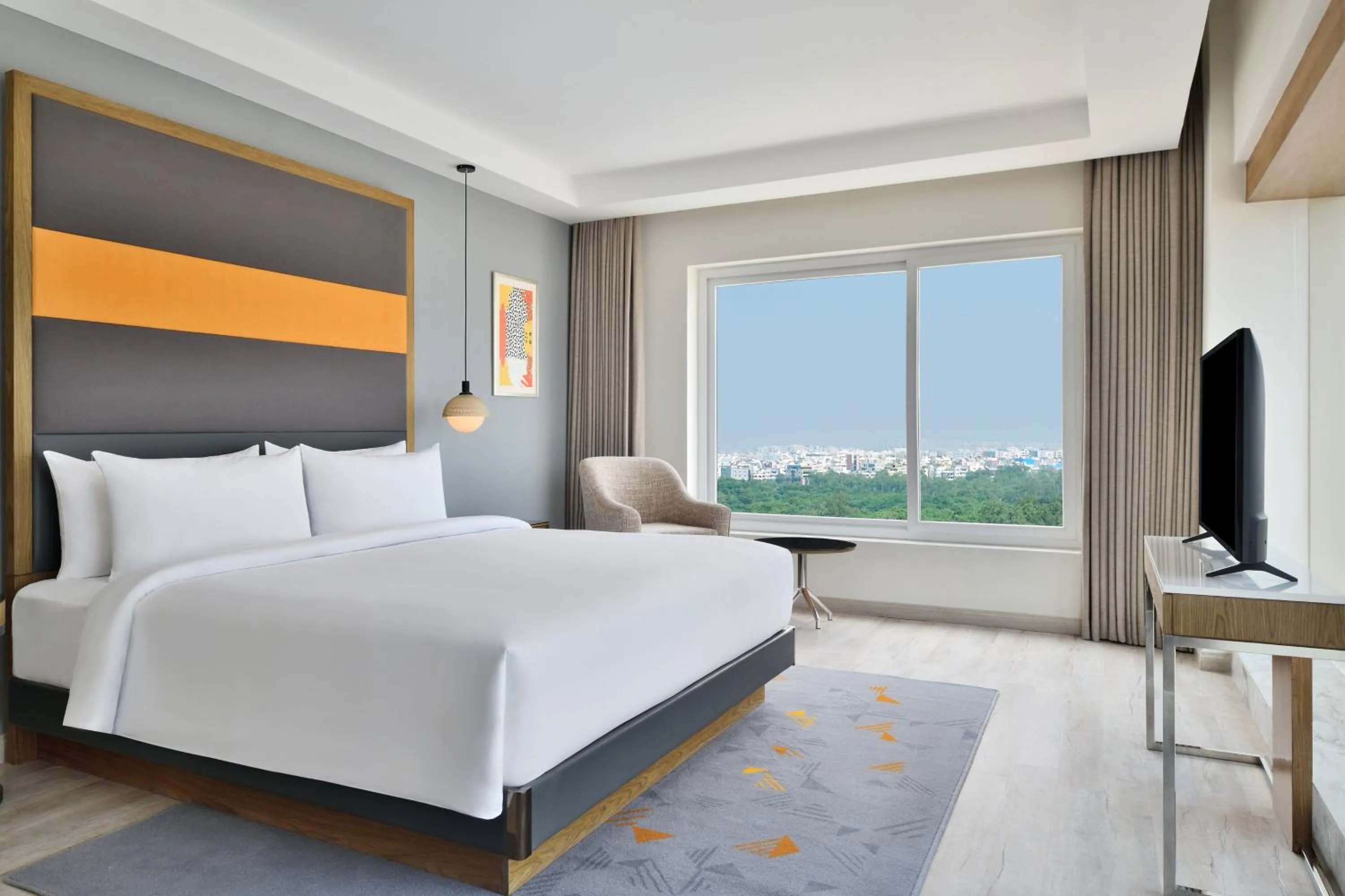 Photo of the whole room, Bed in Le Meridien Hyderabad