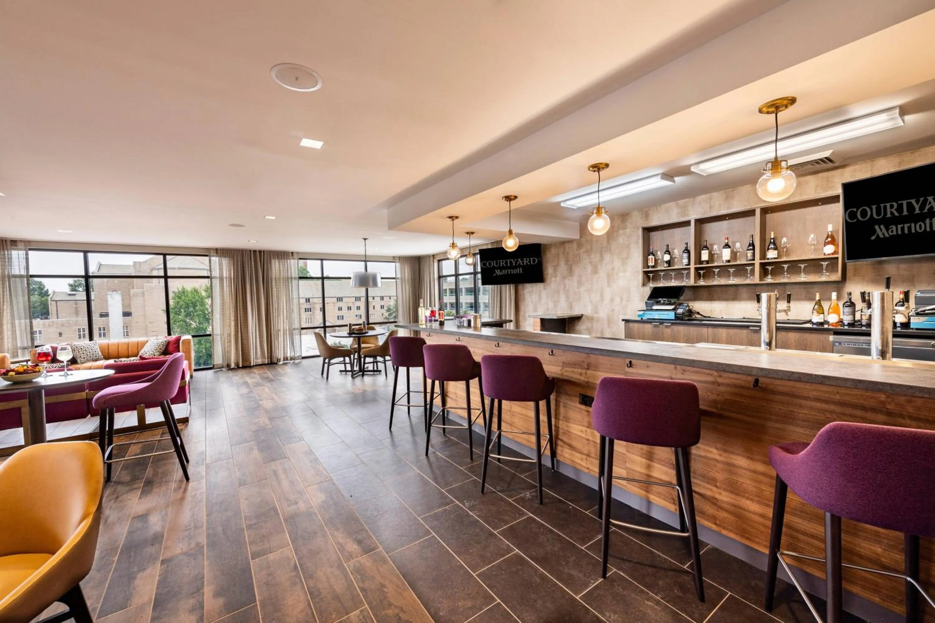 Lounge or bar in Courtyard Winston-Salem Downtown