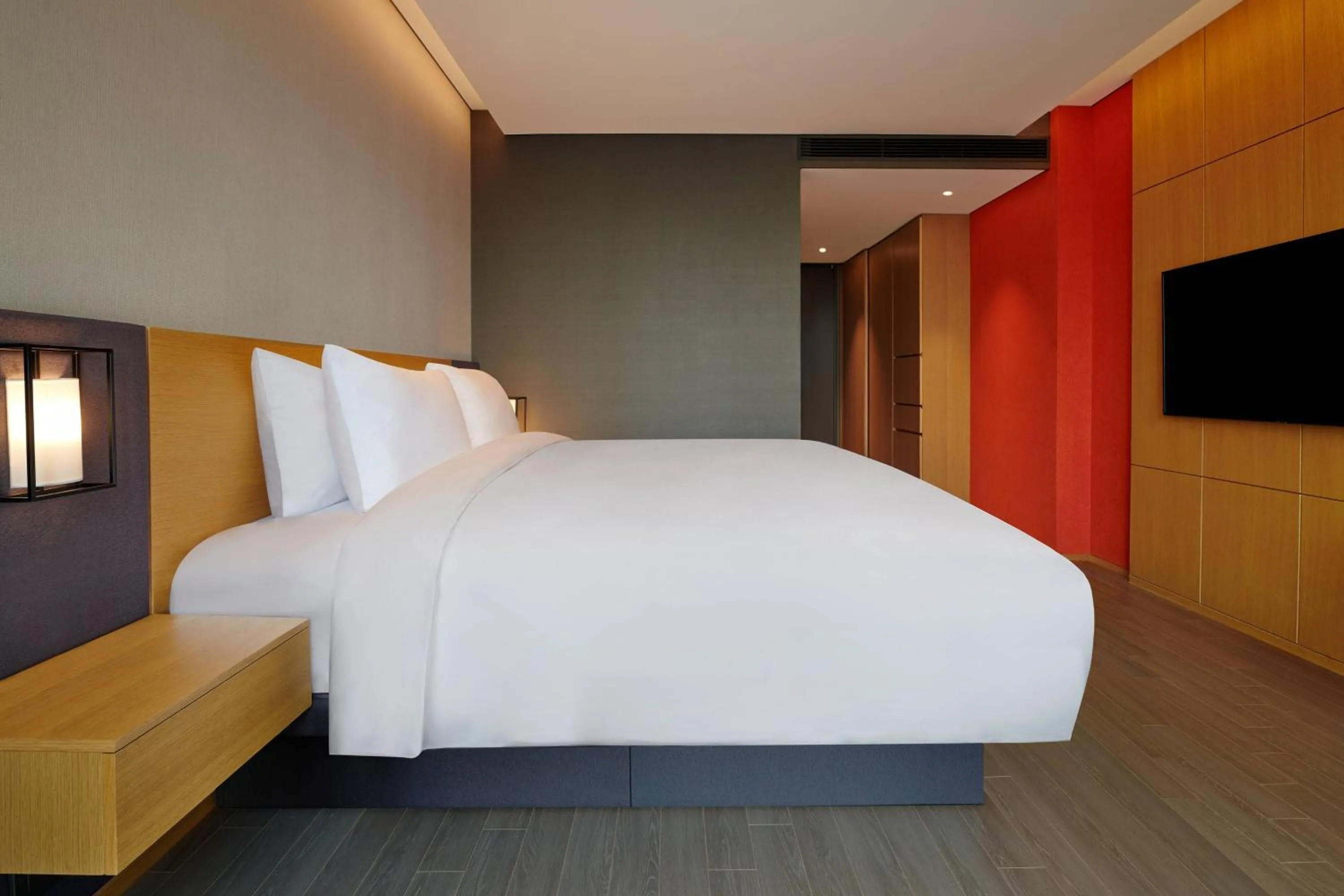 Photo of the whole room, Bed in Courtyard by Marriott Suwon