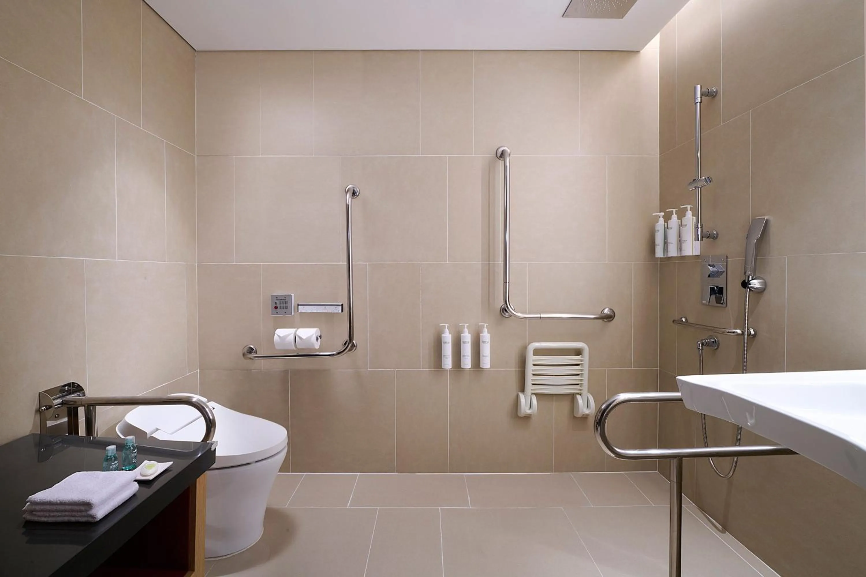 Bathroom in Courtyard by Marriott Suwon