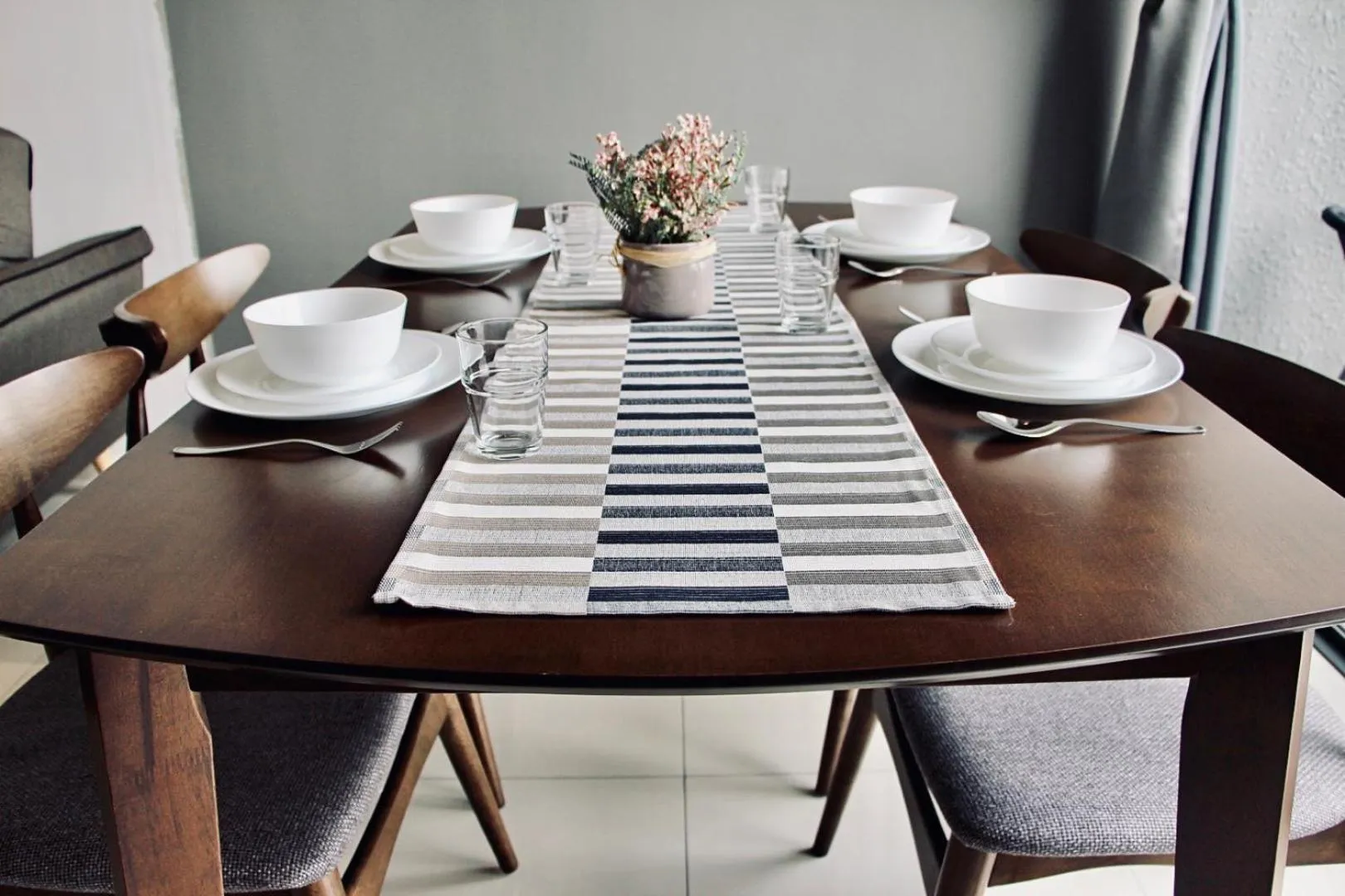 Dining area in Ekocheras Suite by MOKA at CHERAS