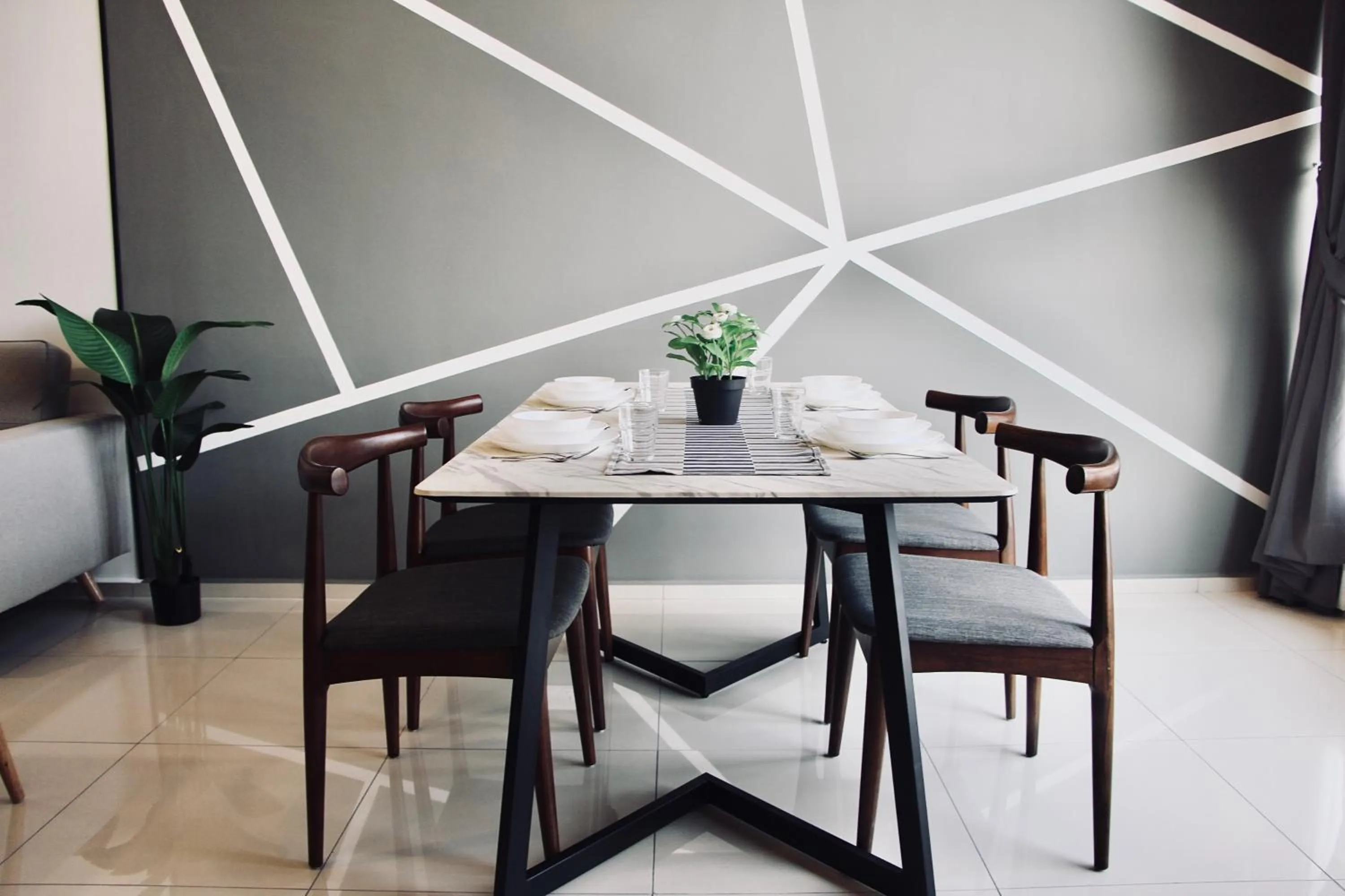 Dining area in Ekocheras Suite by MOKA at CHERAS