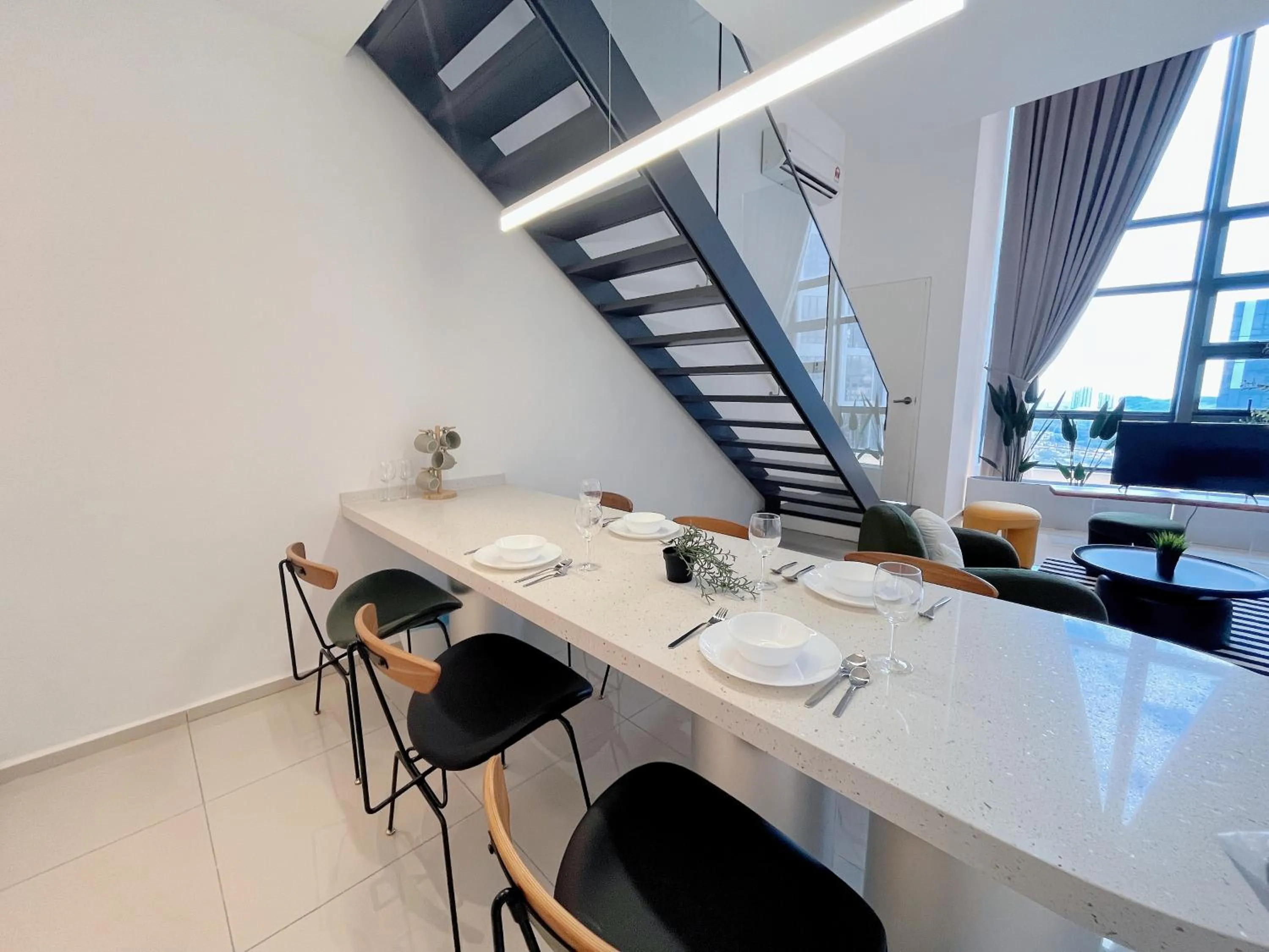 Dining area in Ekocheras Suite by MOKA at CHERAS