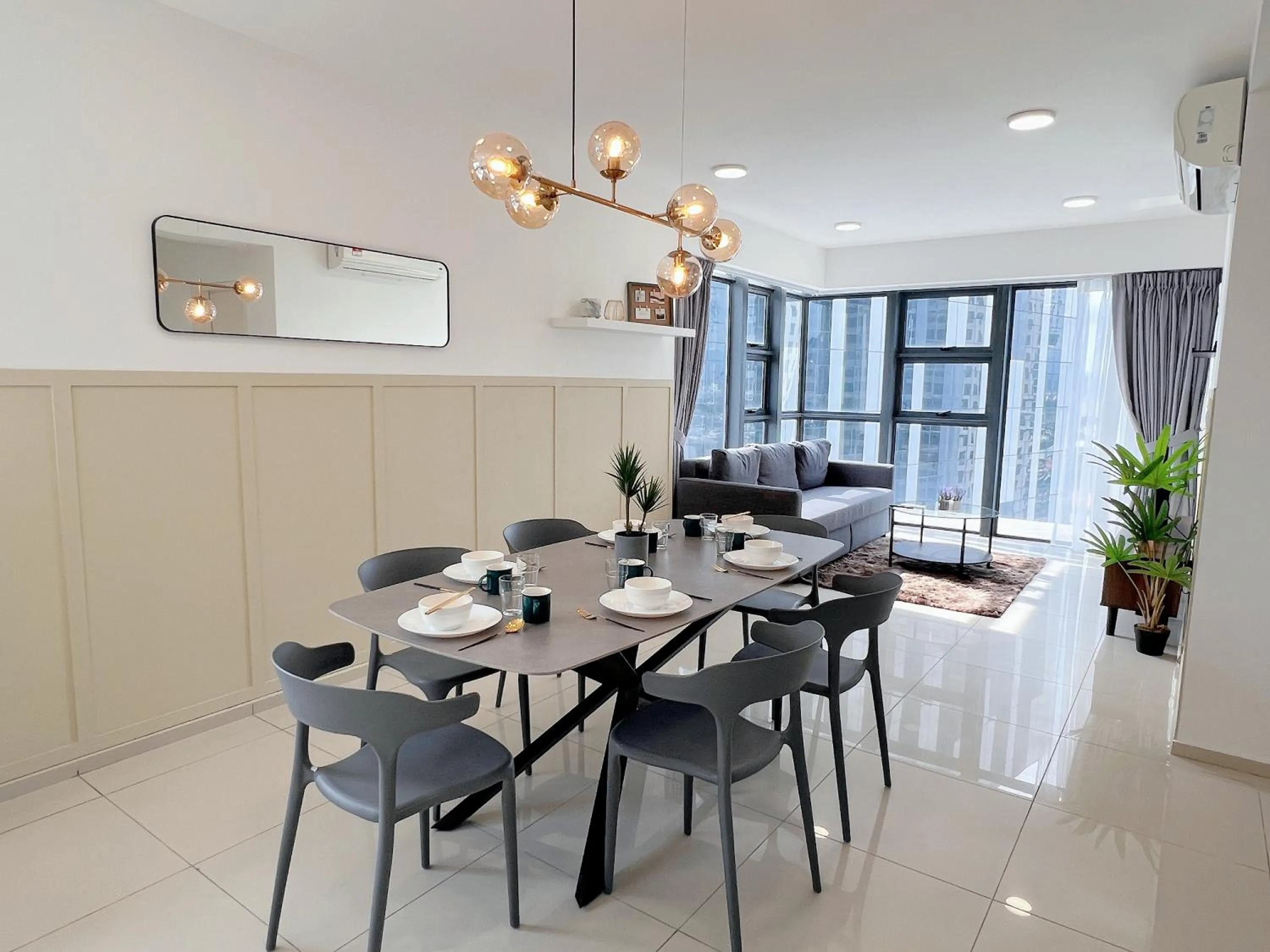 Dining area in Ekocheras Suite by MOKA at CHERAS