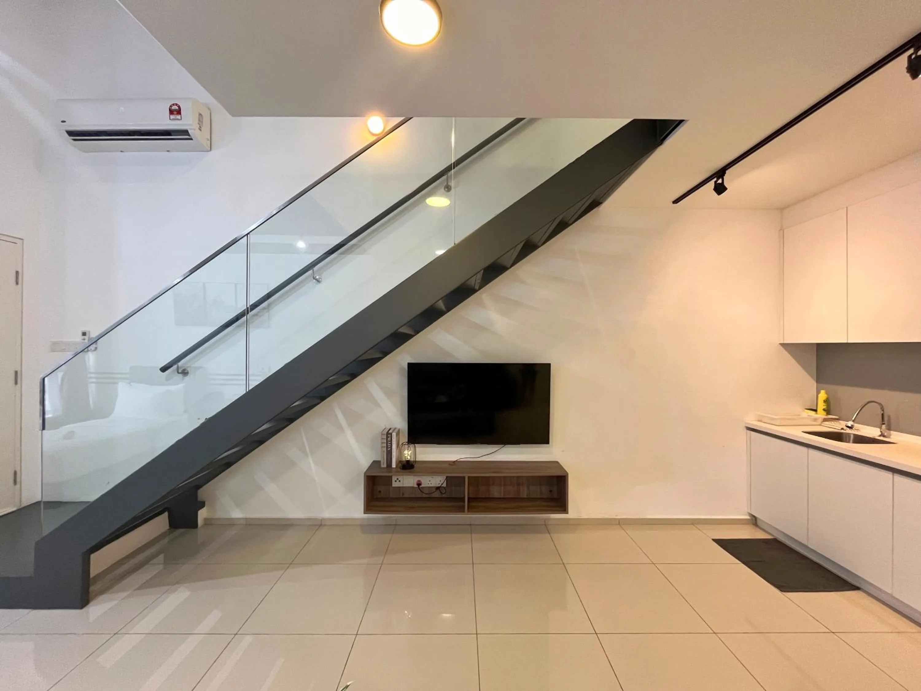 Living room in Ekocheras Suite by MOKA at CHERAS