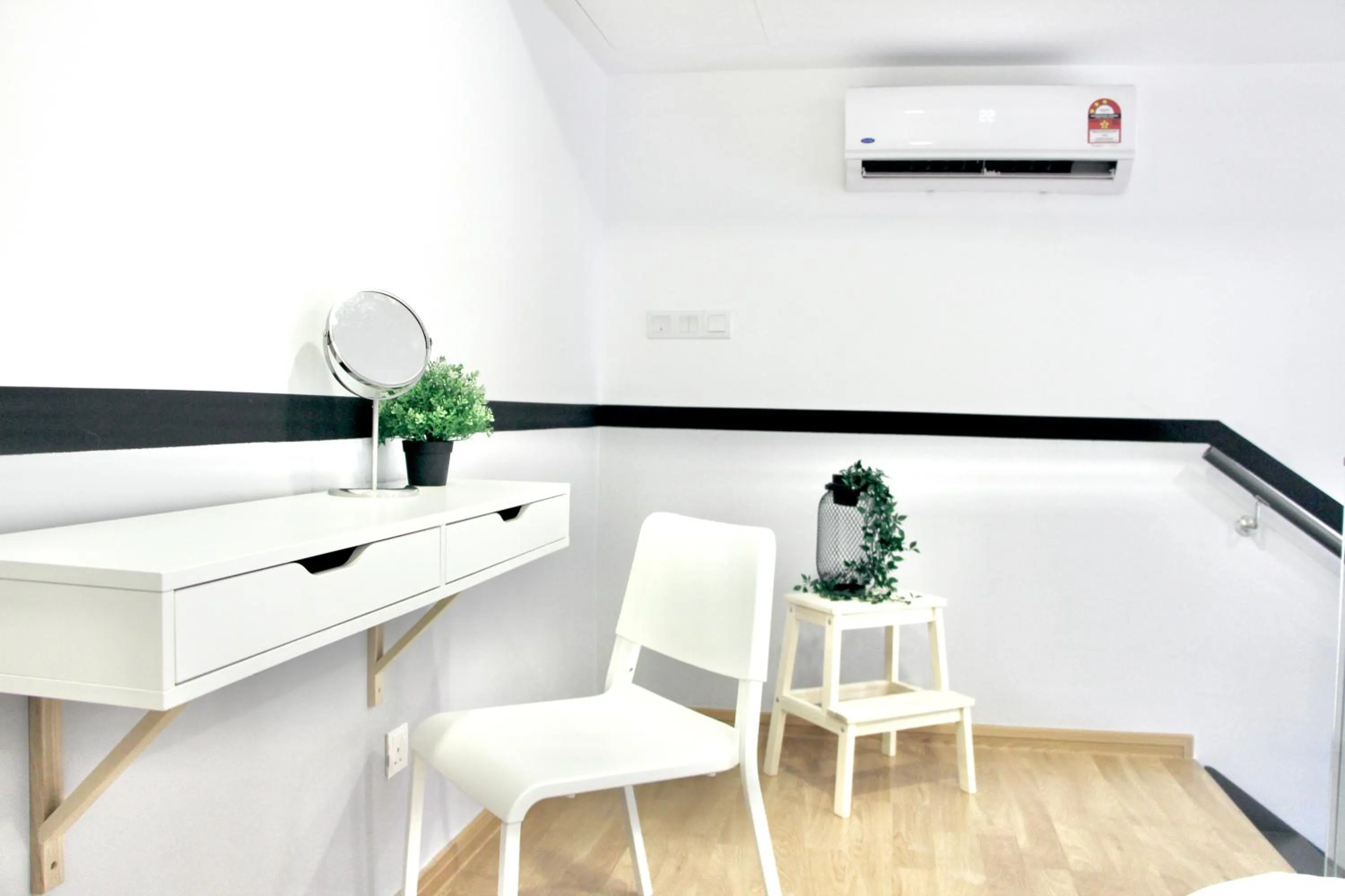 Seating area in Ekocheras Suite by MOKA at CHERAS