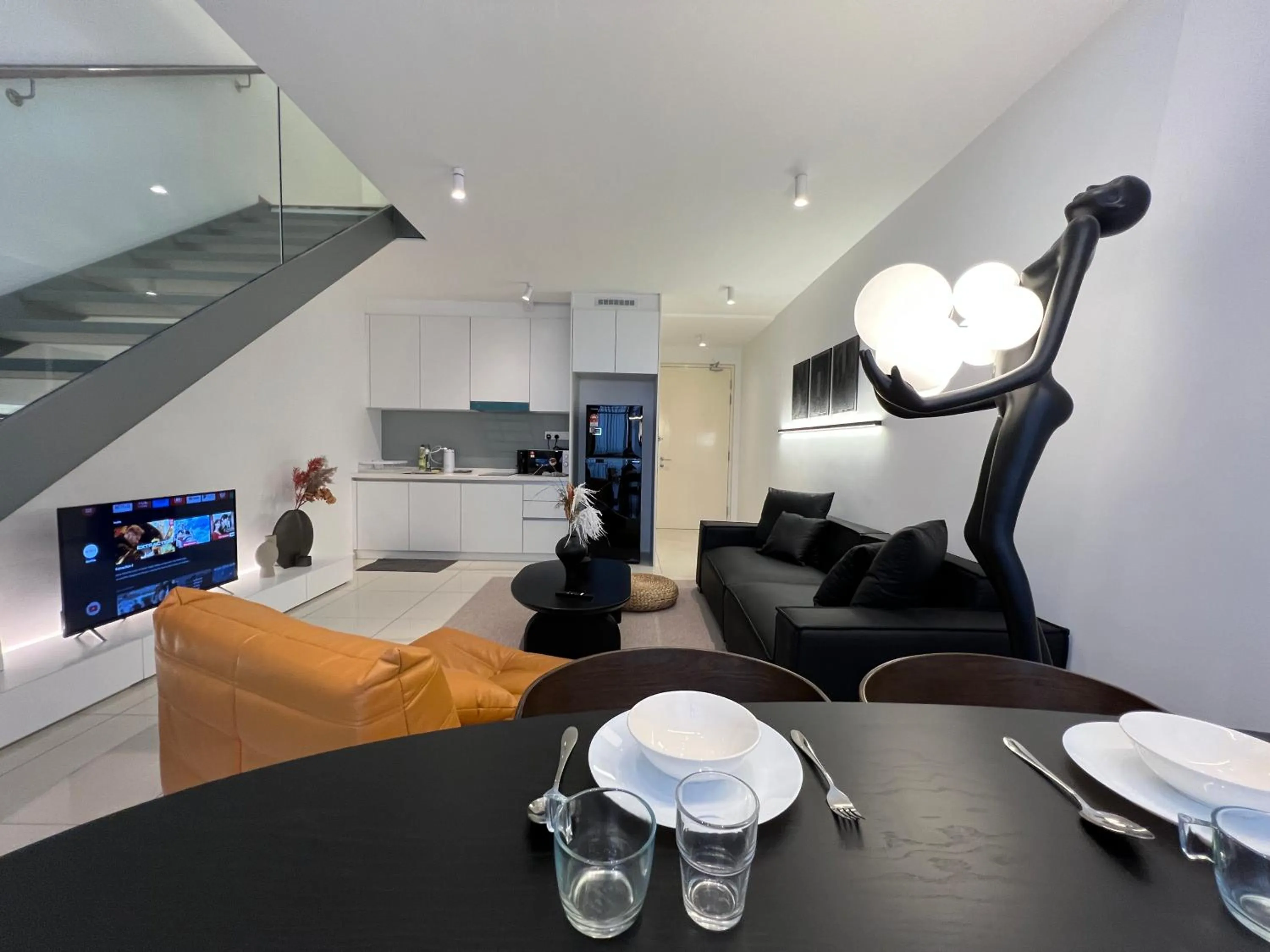 Living room in Ekocheras Suite by MOKA at CHERAS