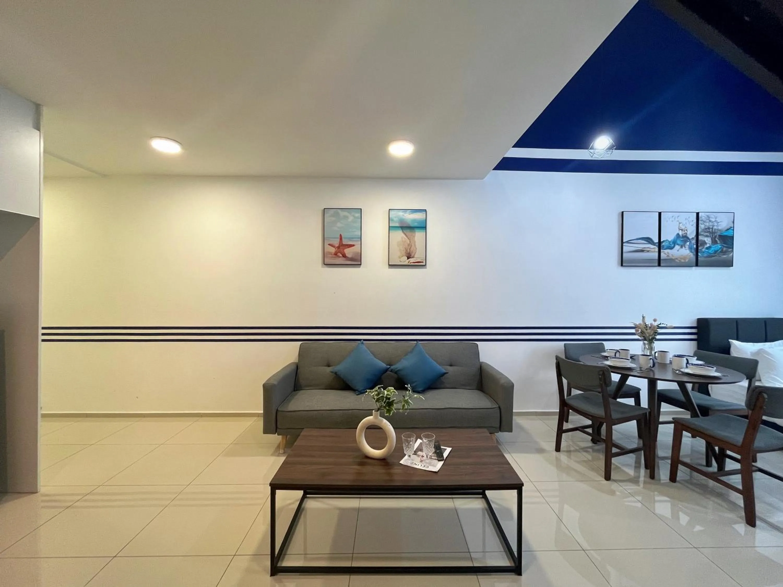 Living room in Ekocheras Suite by MOKA at CHERAS