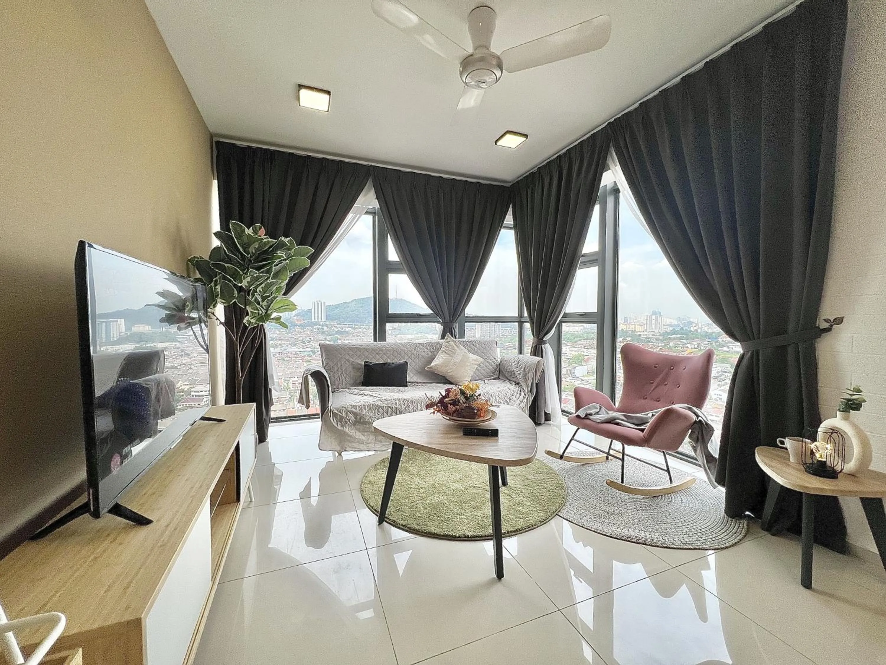 Living room in Ekocheras Suite by MOKA at CHERAS
