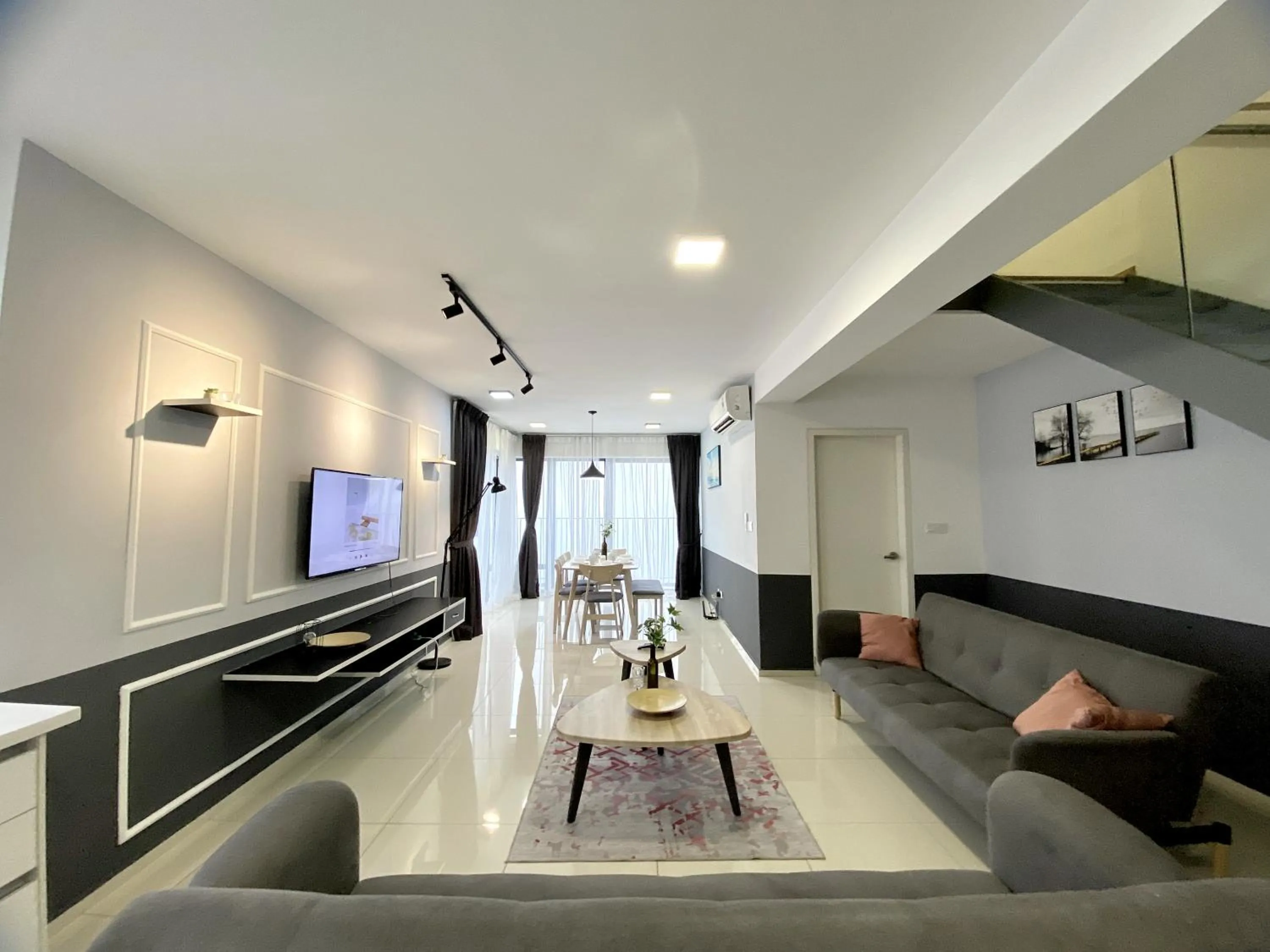 Living room in Ekocheras Suite by MOKA at CHERAS