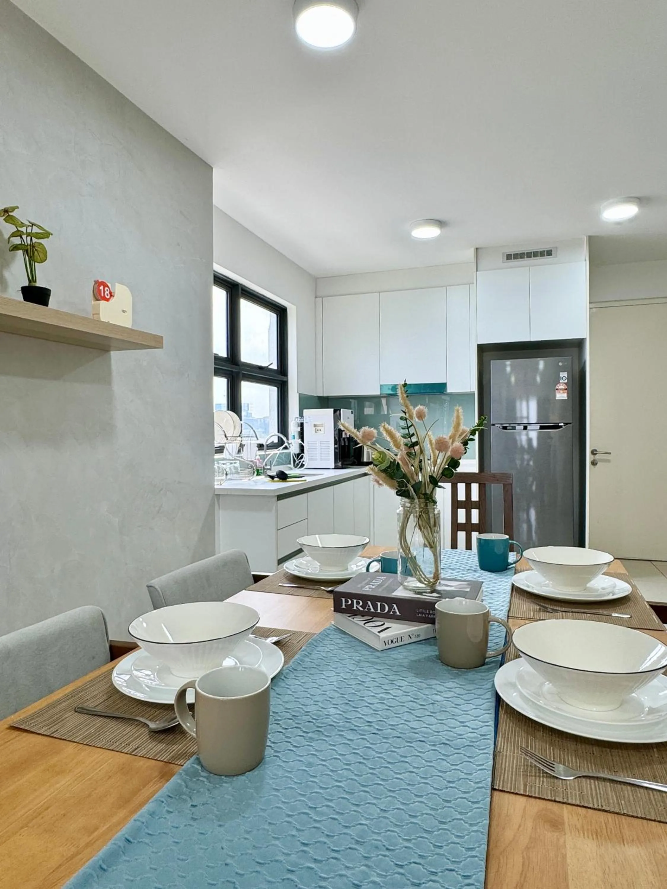 Dining area in Ekocheras Suite by MOKA at CHERAS