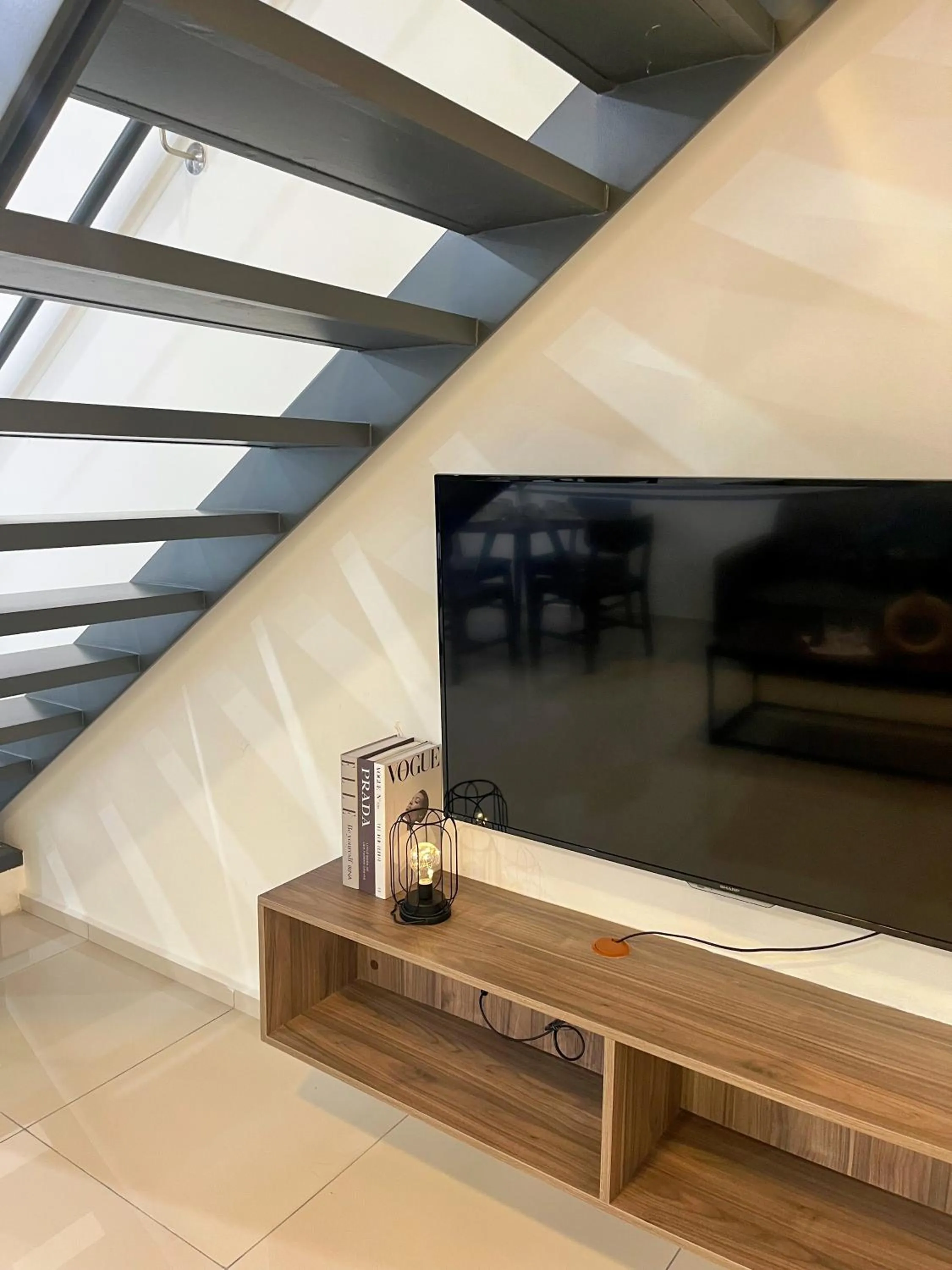 Living room in Ekocheras Suite by MOKA at CHERAS