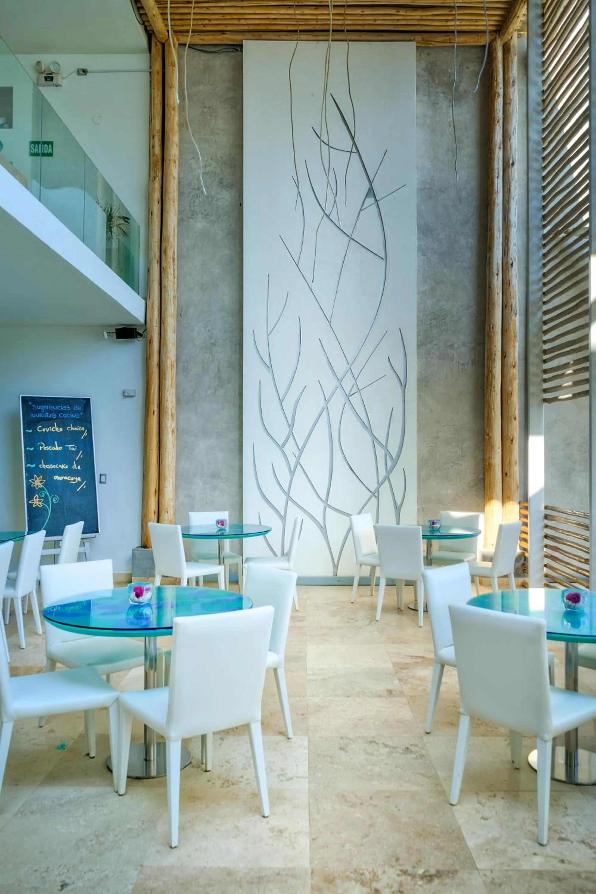 Restaurant/places to eat in DCO Suites Lounge & Spa