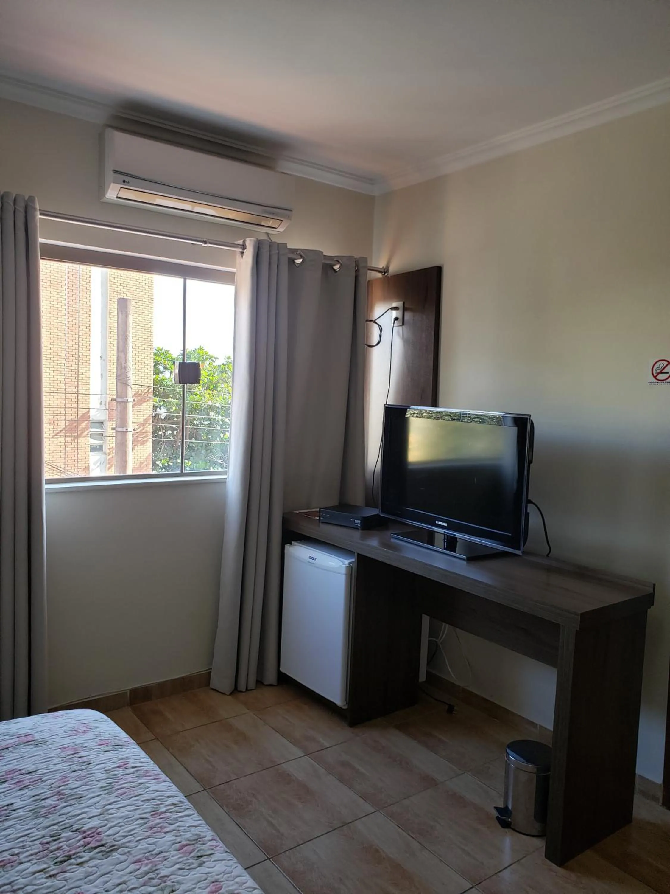 Communal lounge/ TV room, Bed in Grand Enio Hotel e Cantina