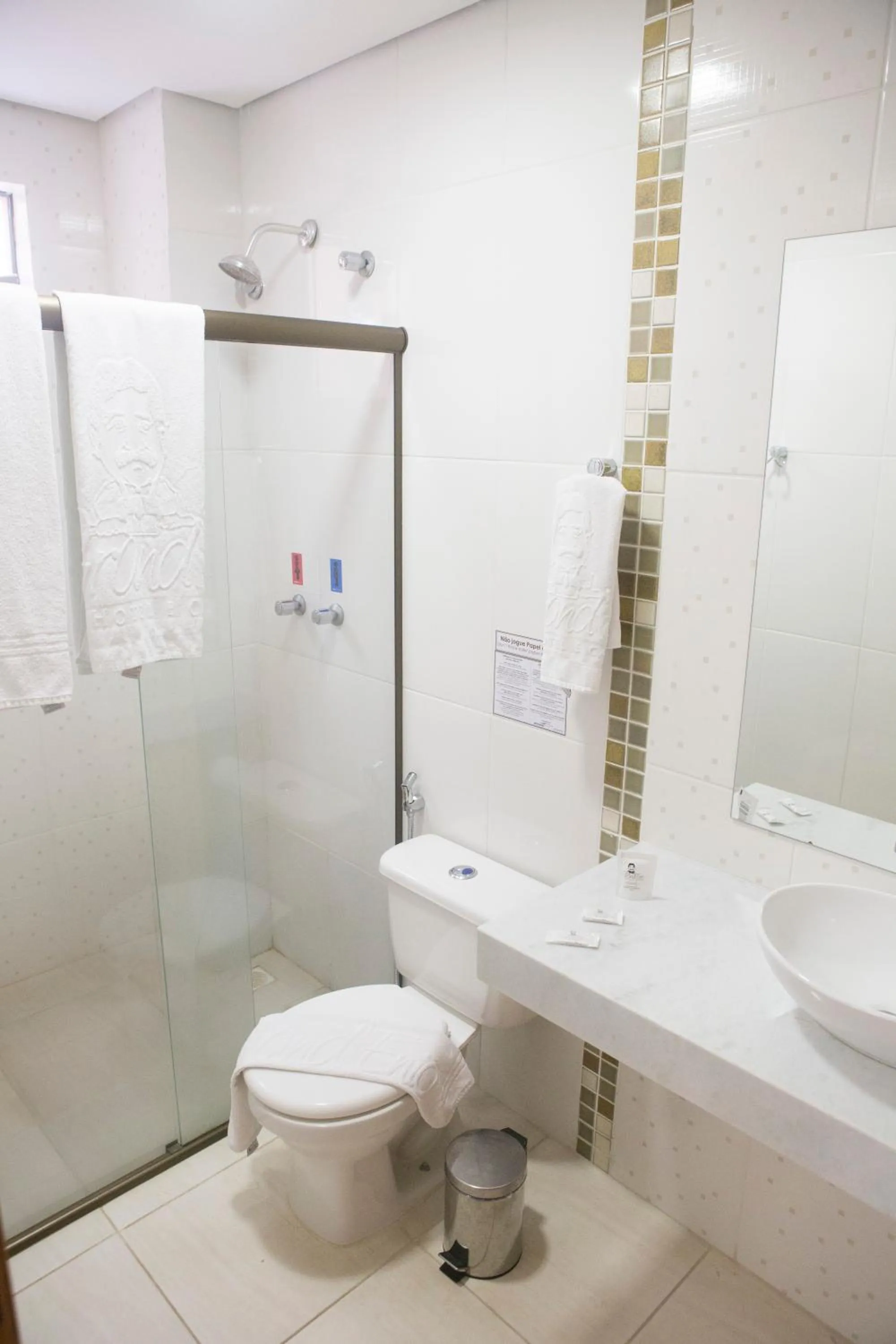 Shower in Grand Enio Hotel e Cantina